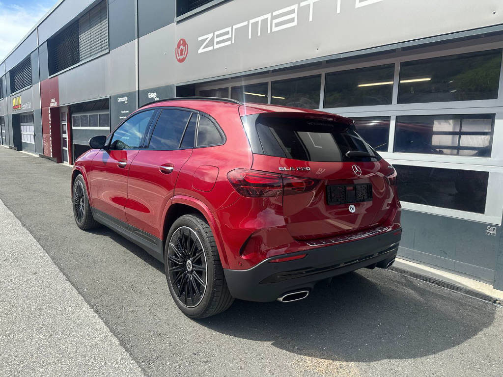 MERCEDES-BENZ GLA 220 AMG Line 4matic (CH)-image-3