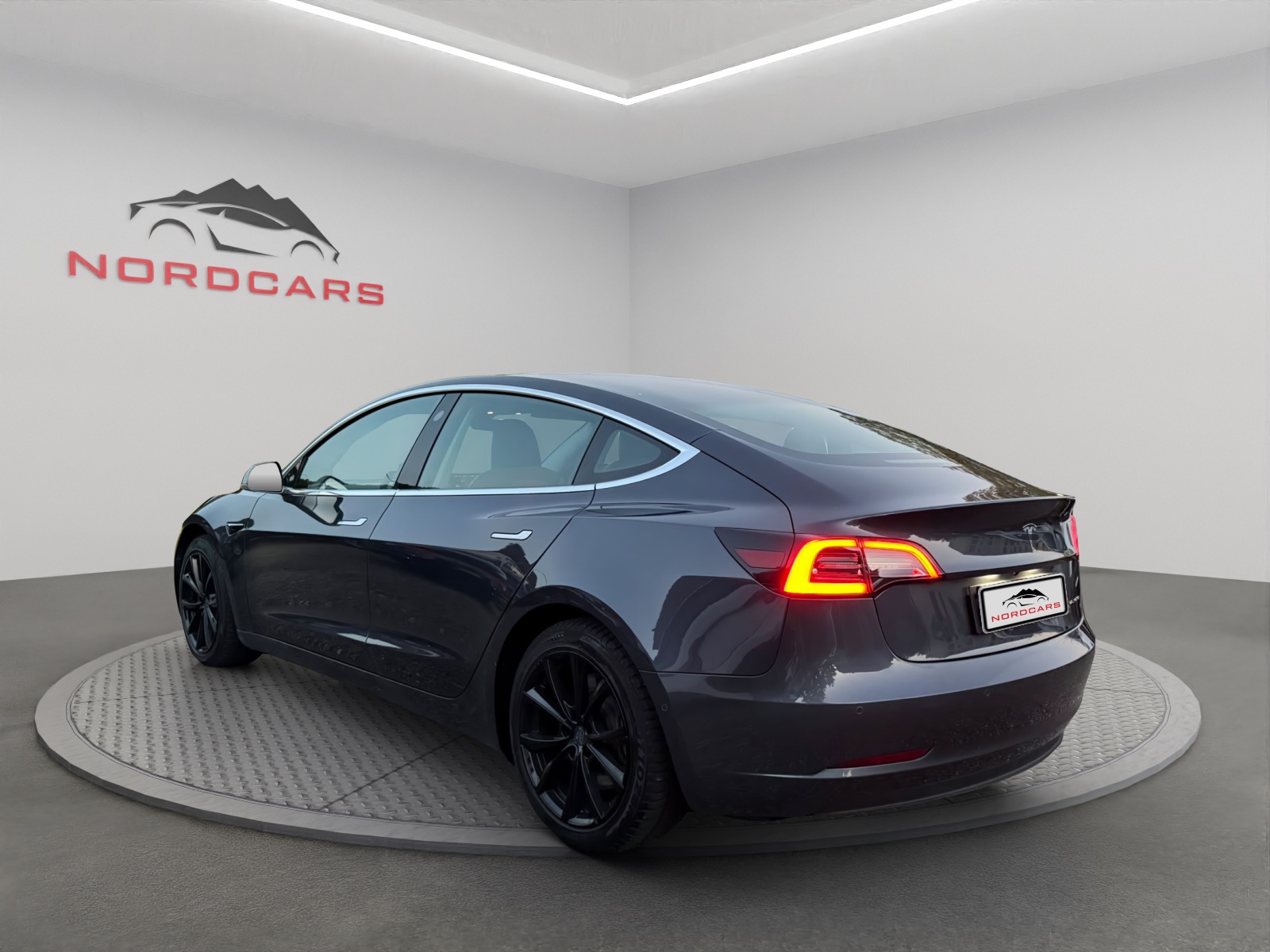 TESLA Model 3 Long Range Dual Motor AWD-image-2
