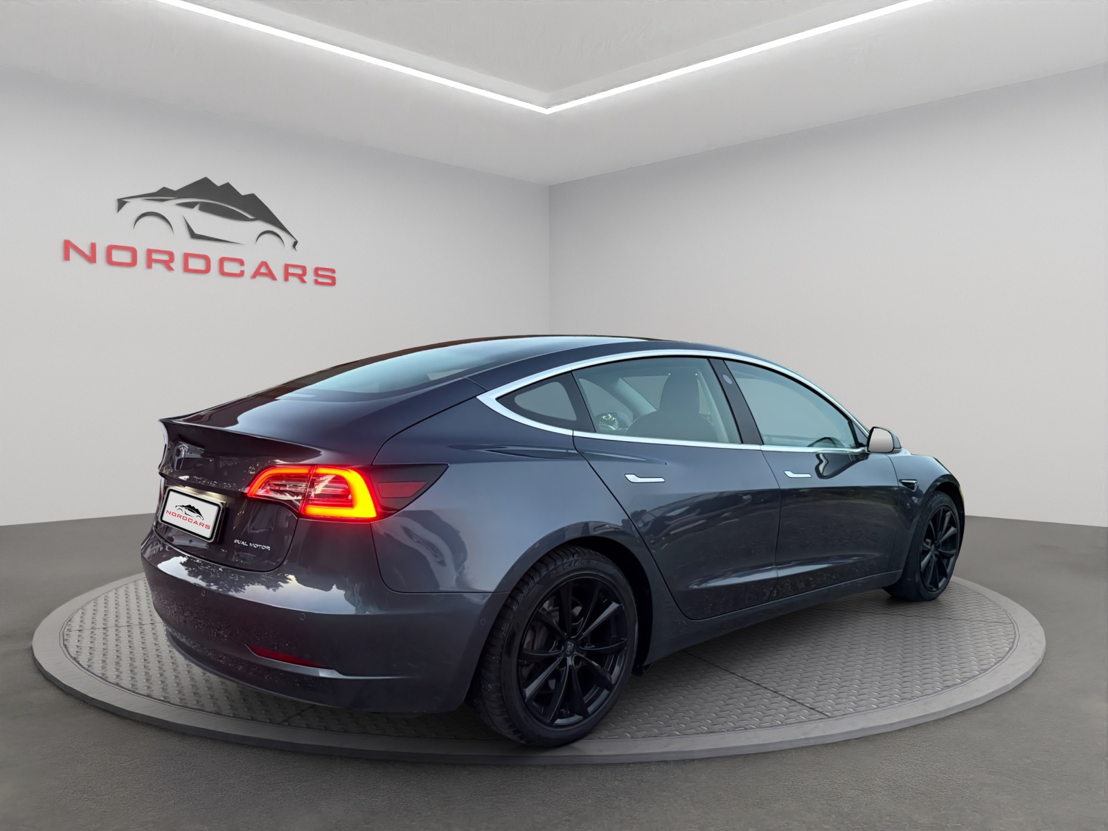 TESLA Model 3 Long Range Dual Motor AWD-image-4