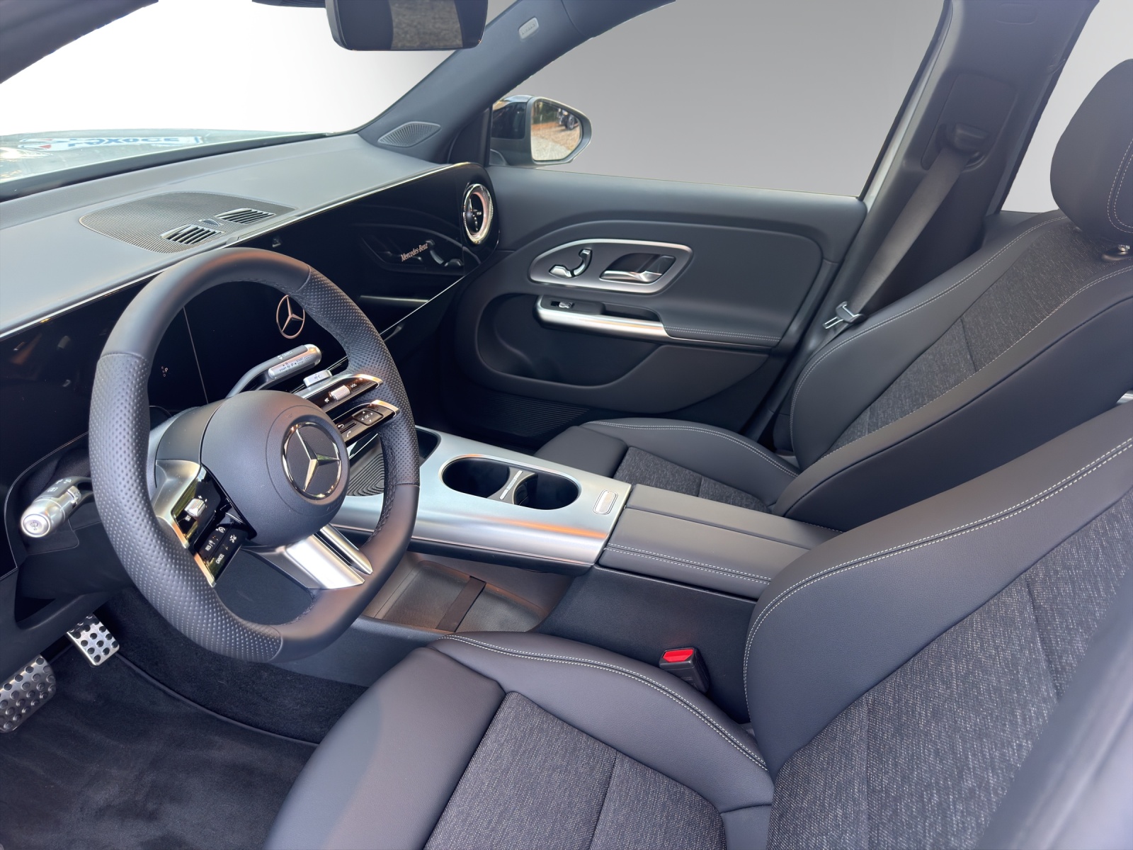 MERCEDES-BENZ GLB 200 4Matic 8G-Tronic-image-6
