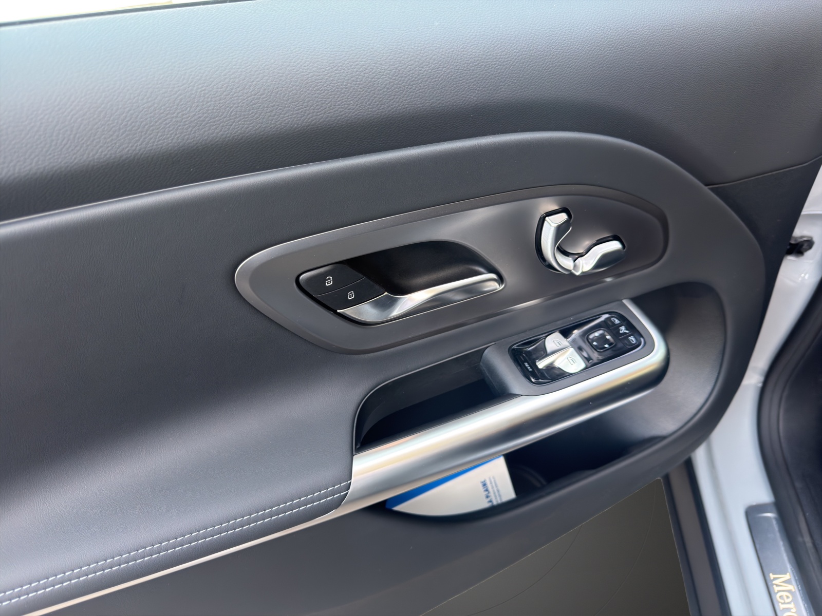 MERCEDES-BENZ GLB 200 4Matic 8G-Tronic-image-11