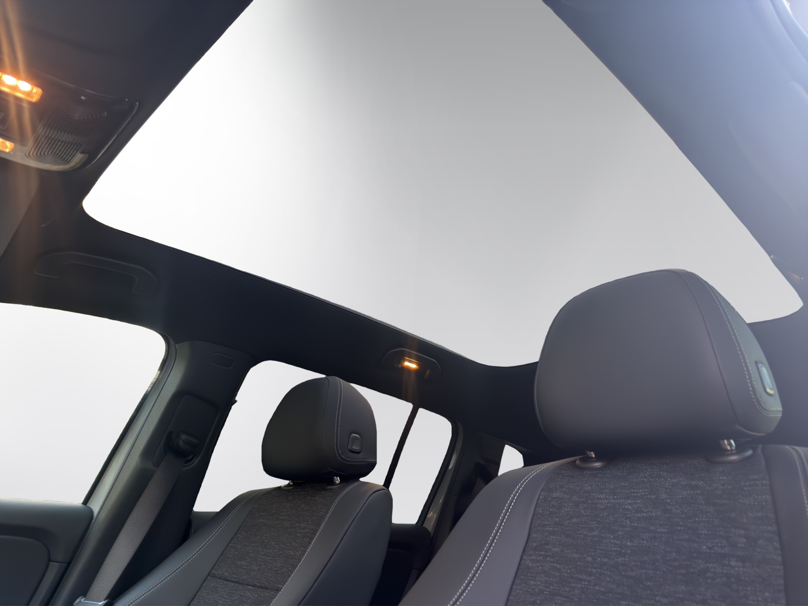 MERCEDES-BENZ GLB 200 4Matic 8G-Tronic-image-12