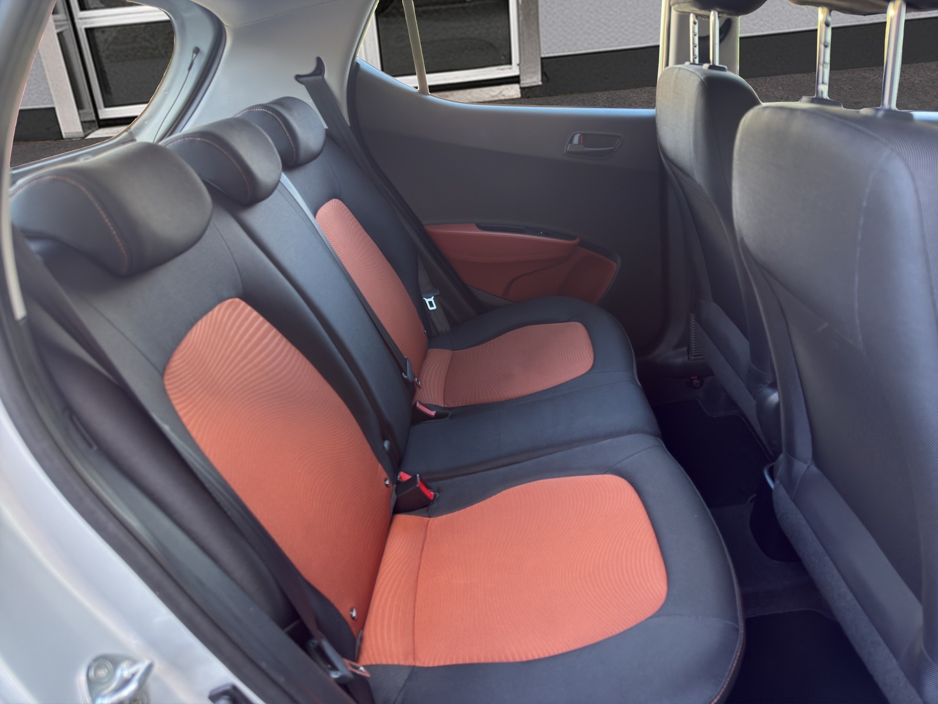 HYUNDAI i10 1.0 Amplia-image-16