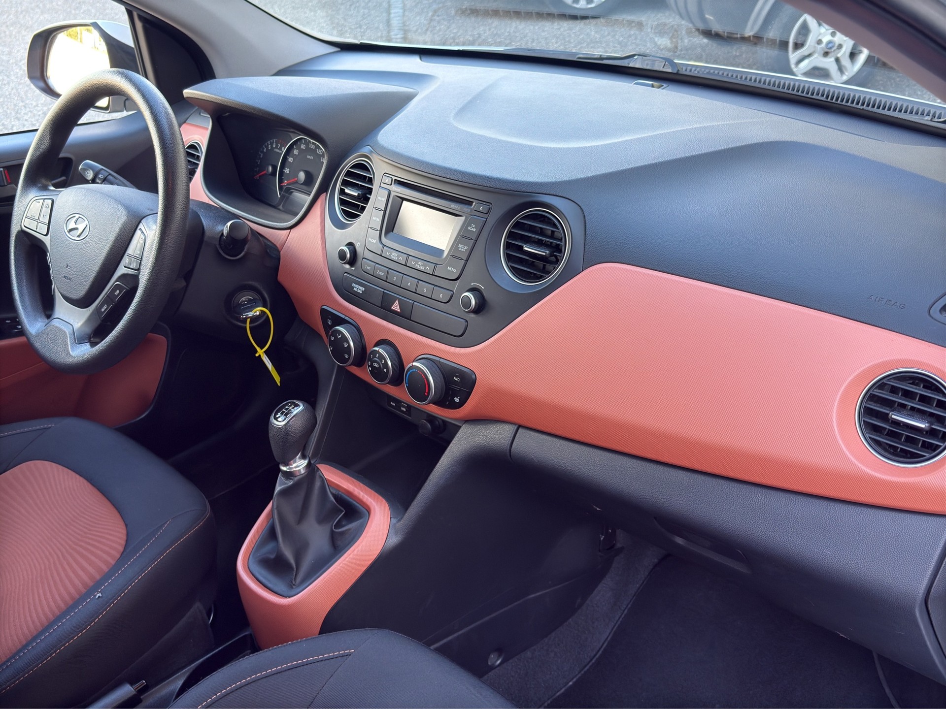 HYUNDAI i10 1.0 Amplia-image-24