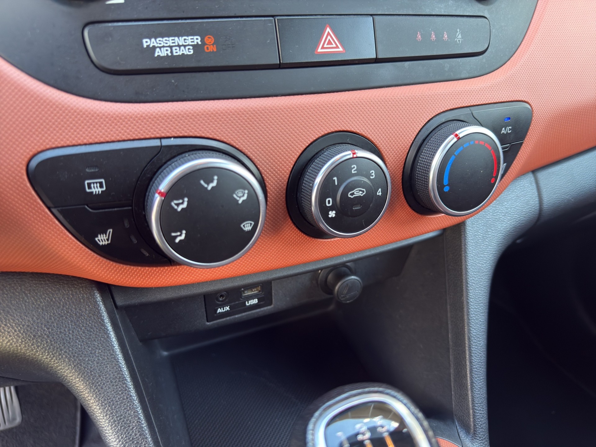 HYUNDAI i10 1.0 Amplia-image-19