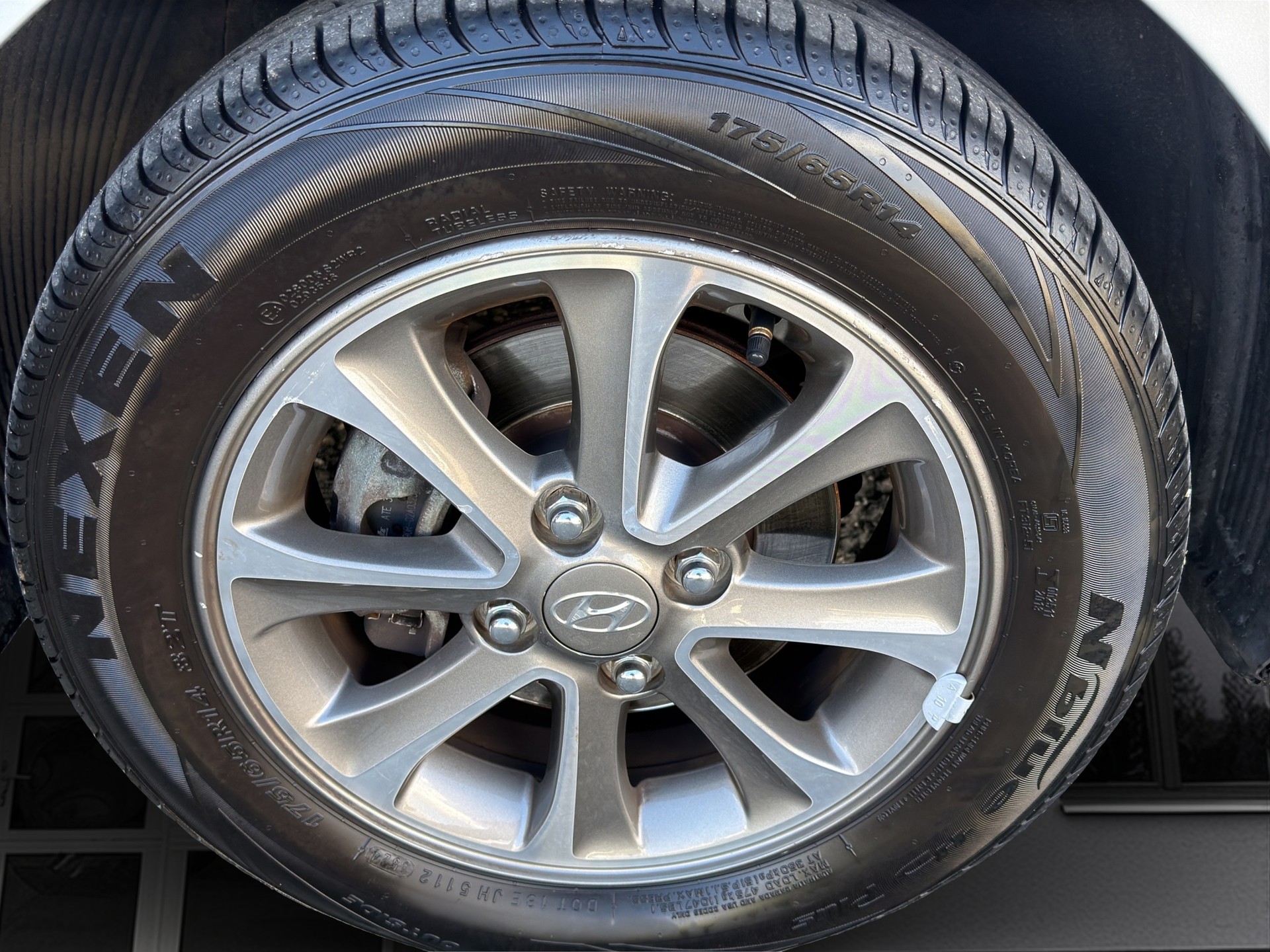 HYUNDAI i10 1.0 Amplia-image-9