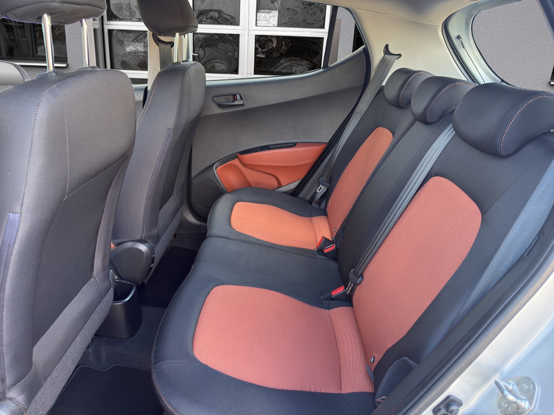 HYUNDAI i10 1.0 Amplia-image-14