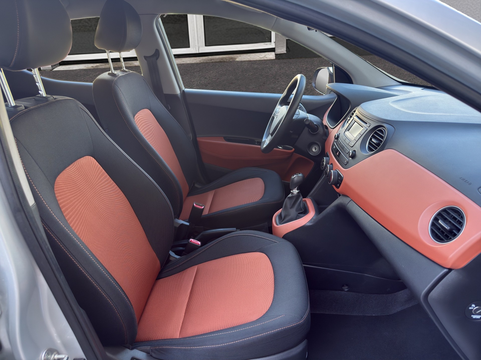 HYUNDAI i10 1.0 Amplia-image-13