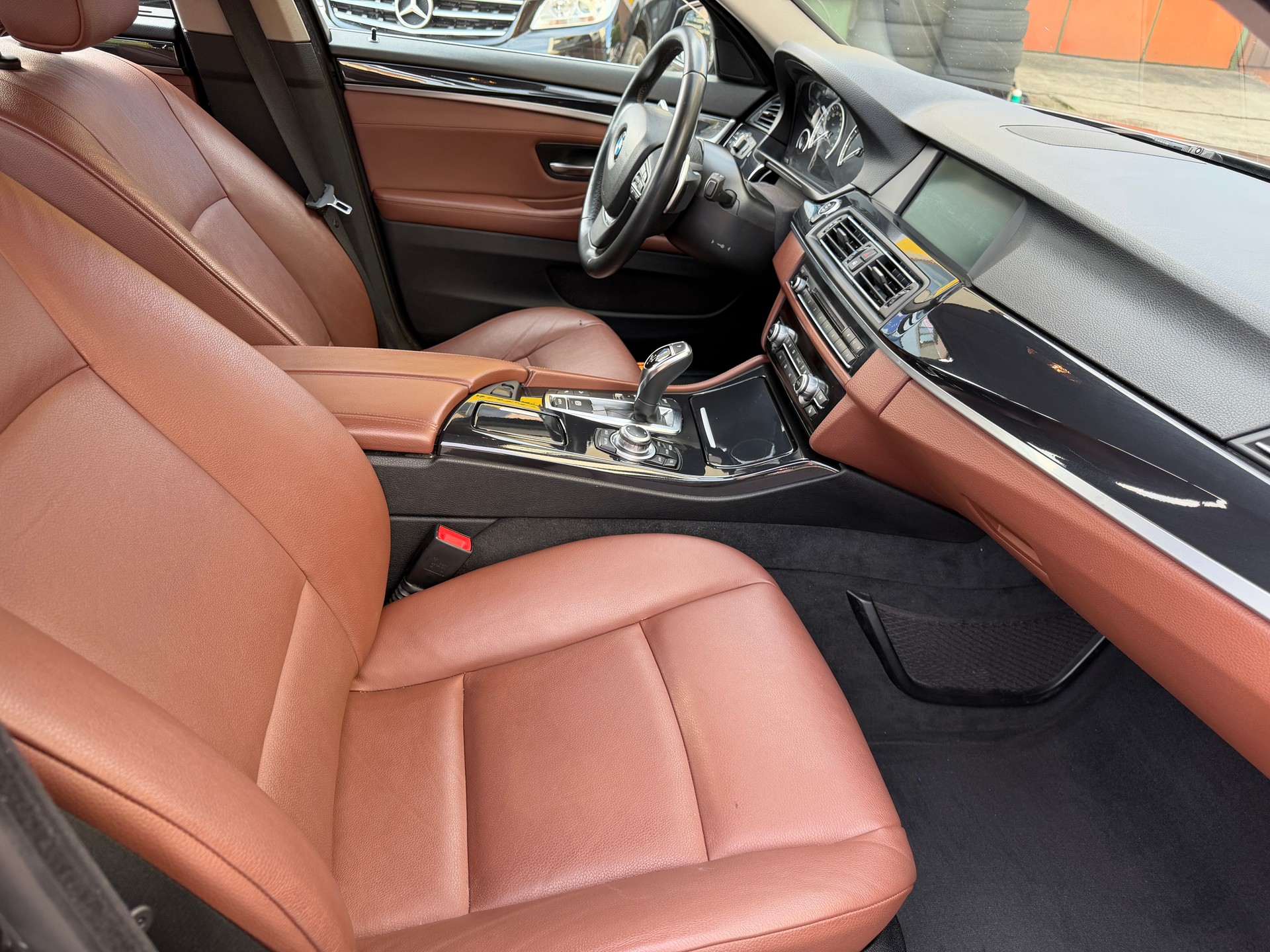 BMW 528i xDrive Touring Steptronic-image-10
