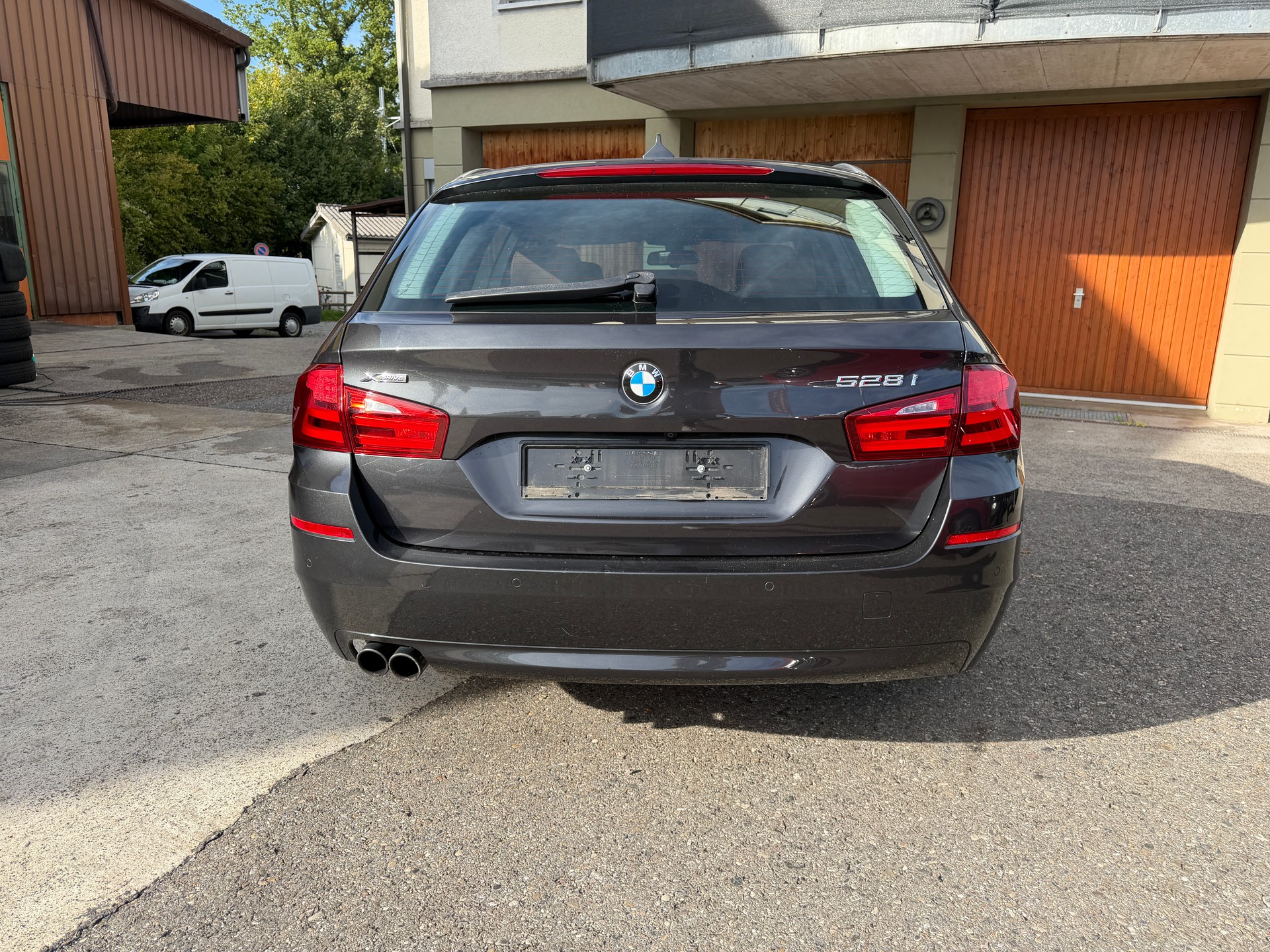 BMW 528i xDrive Touring Steptronic-image-4