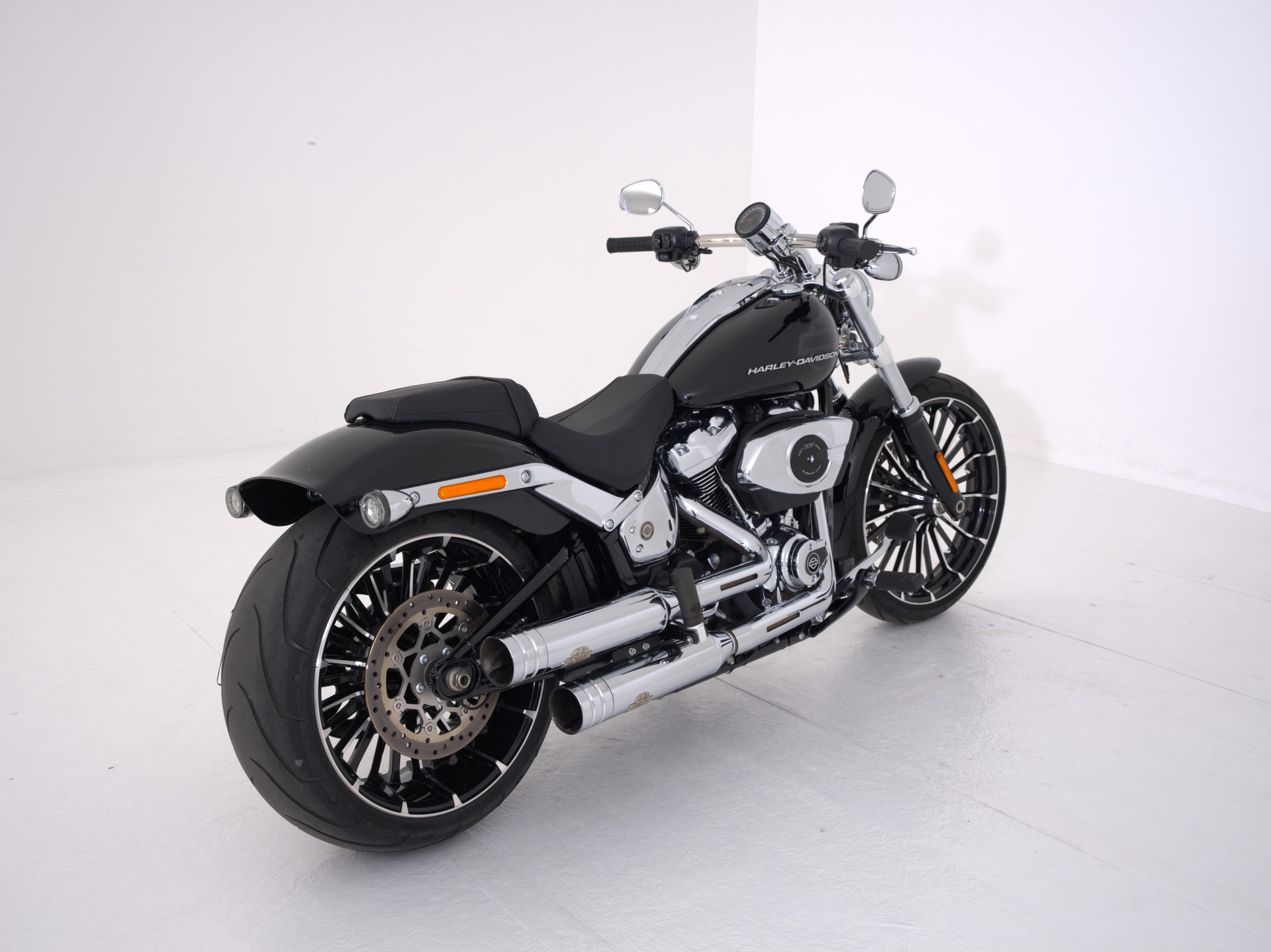 HARLEY-DAVIDSON FXBR Breakout 117ci-showroom-element-2