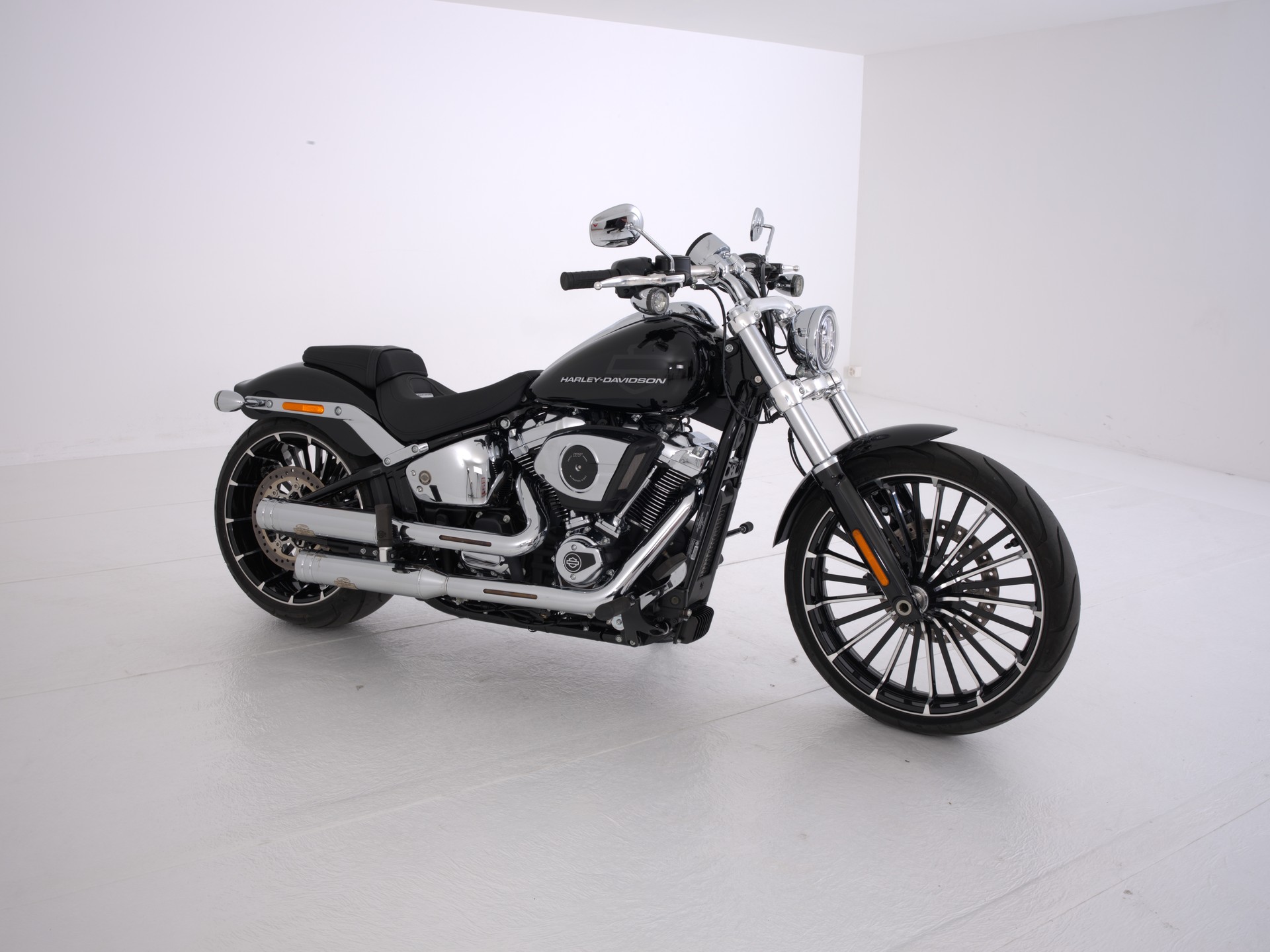 HARLEY-DAVIDSON FXBR Breakout 117ci