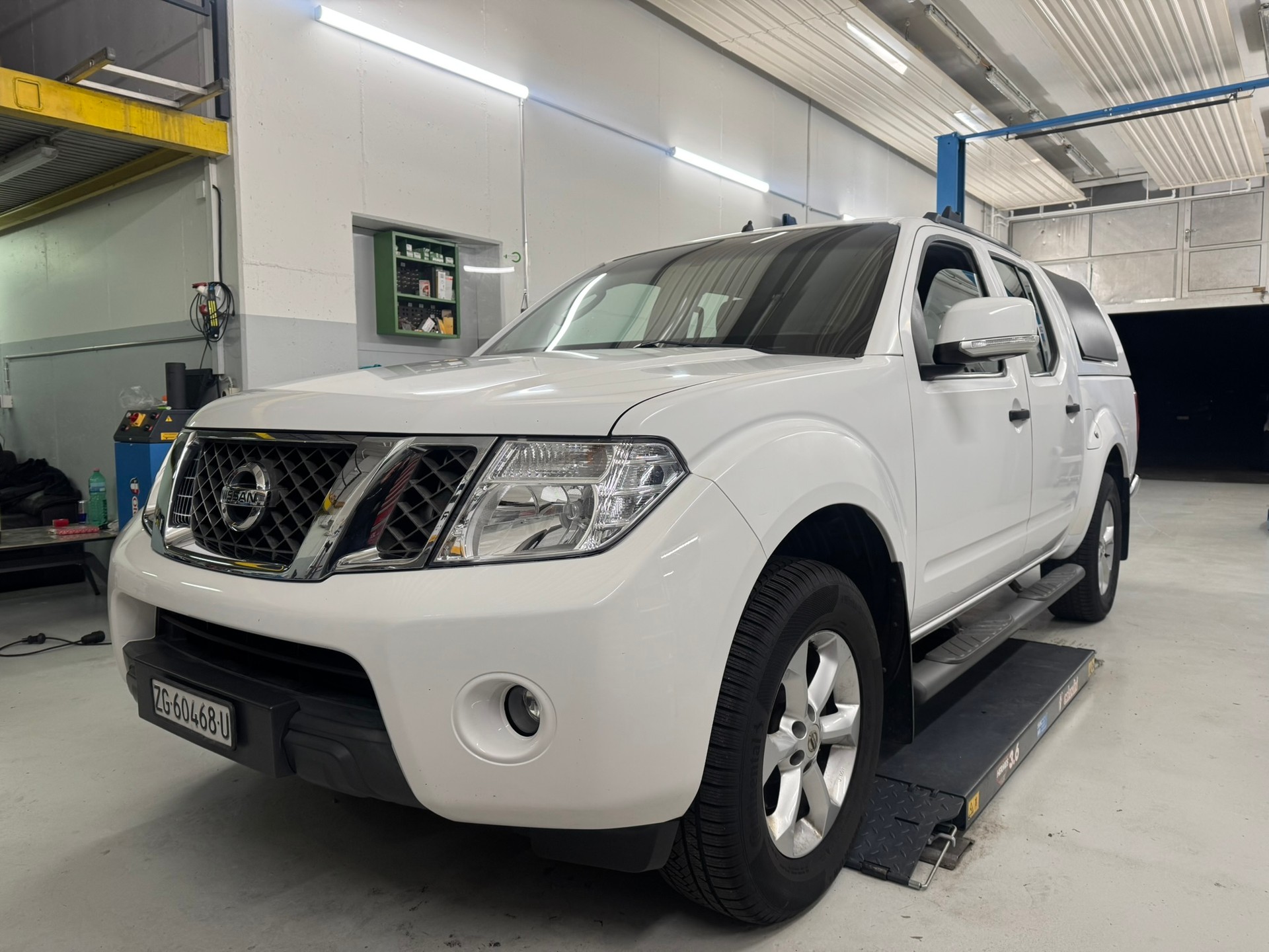 NISSAN Navara Double Cab SE 2.5 dCi 4WD Automat-image-0