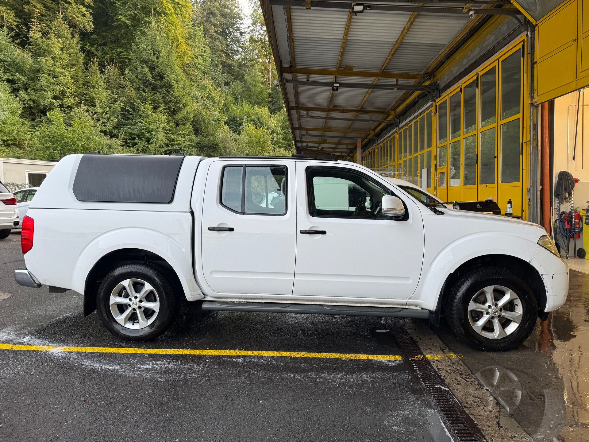 NISSAN Navara Double Cab SE 2.5 dCi 4WD Automat-image-3