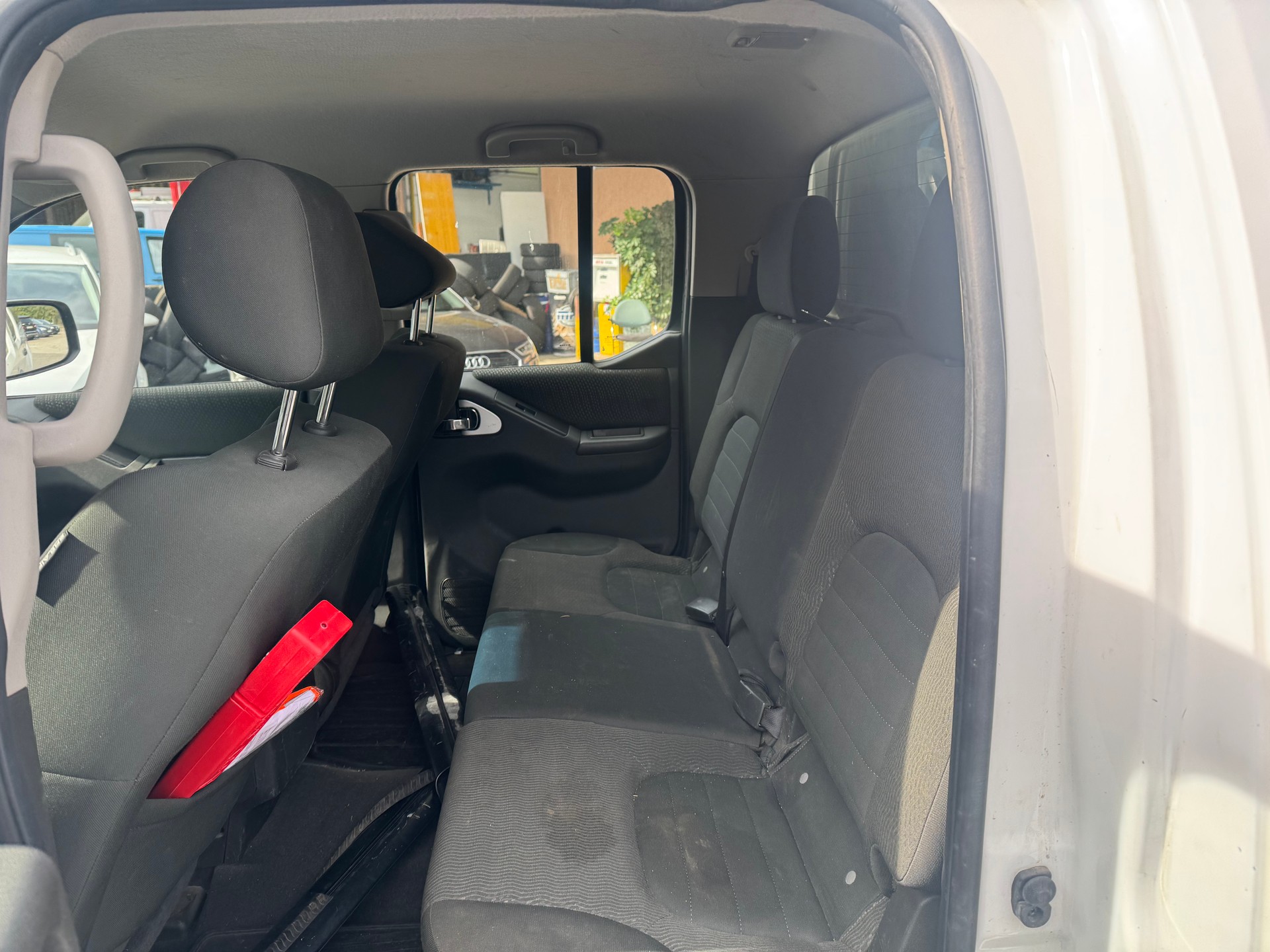 NISSAN Navara Double Cab SE 2.5 dCi 4WD Automat-image-14