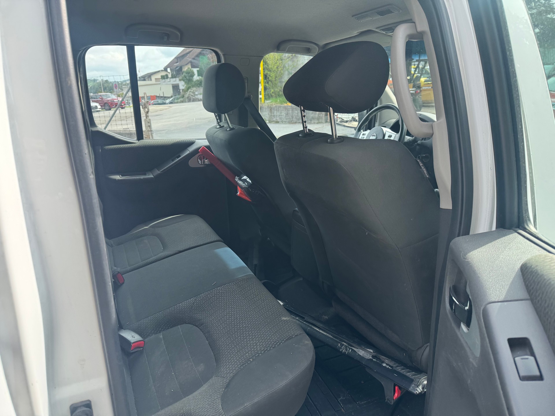 NISSAN Navara Double Cab SE 2.5 dCi 4WD Automat-image-13