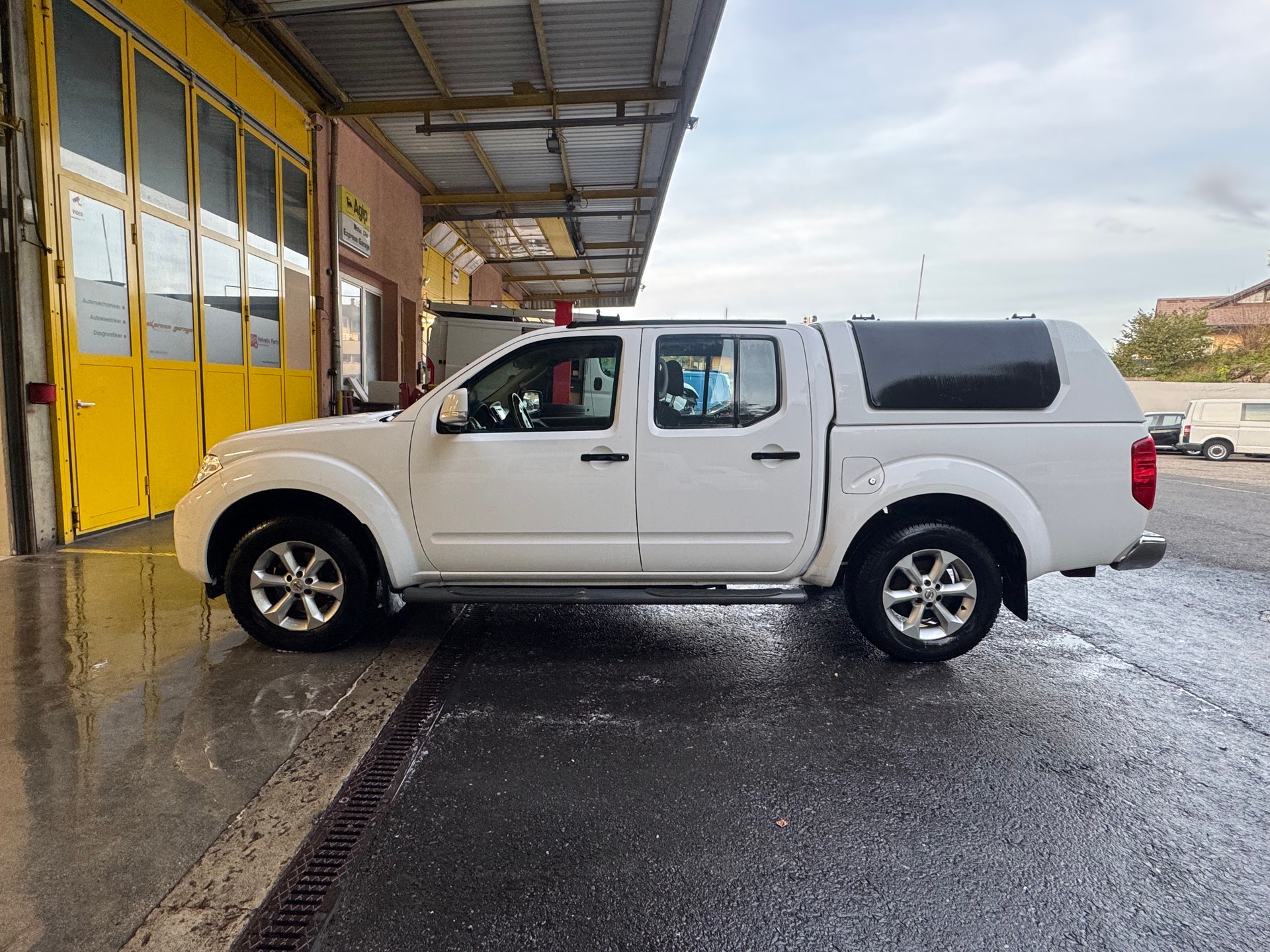 NISSAN Navara Double Cab SE 2.5 dCi 4WD Automat-image-7