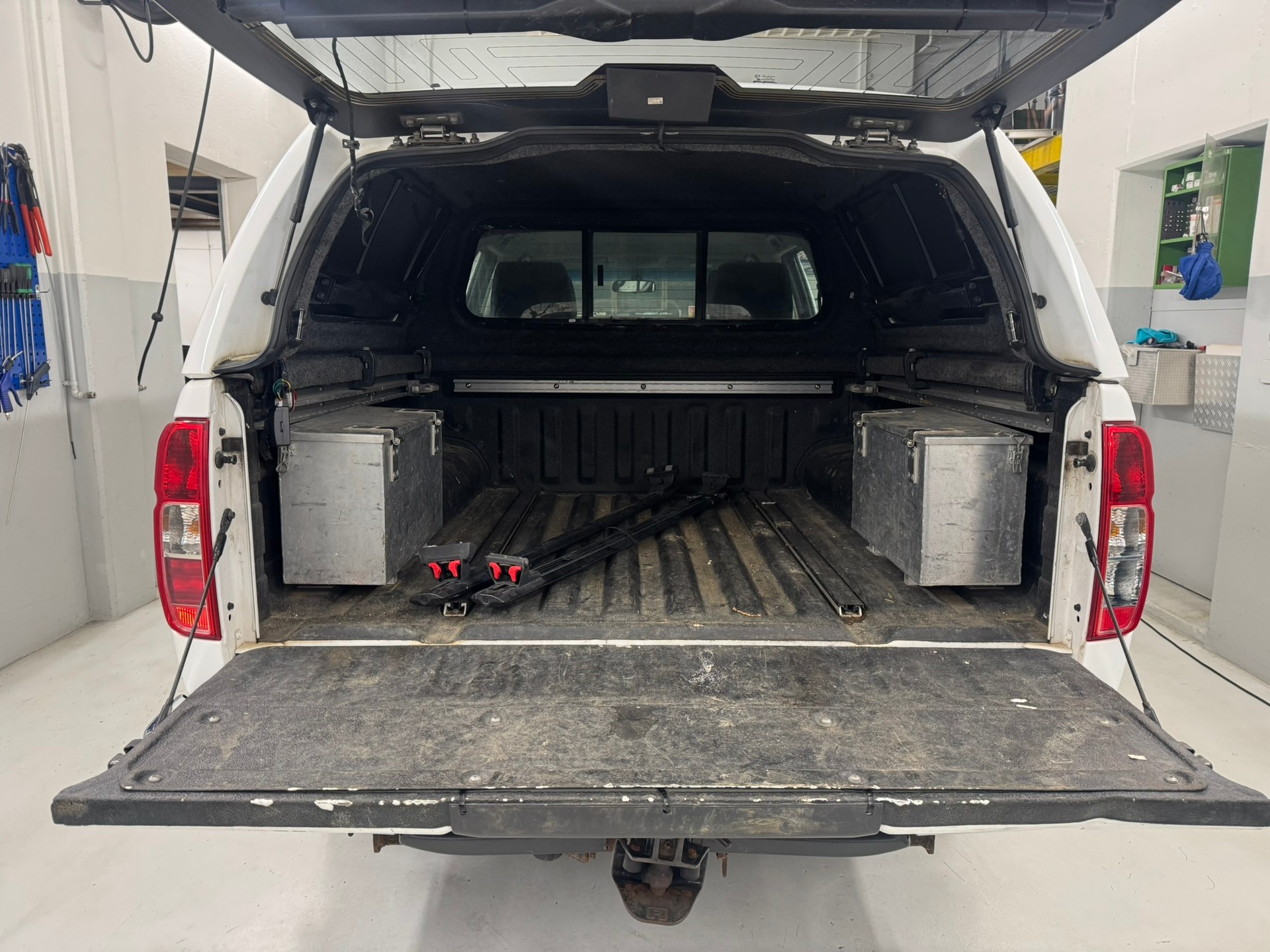 NISSAN Navara Double Cab SE 2.5 dCi 4WD Automat-image-7