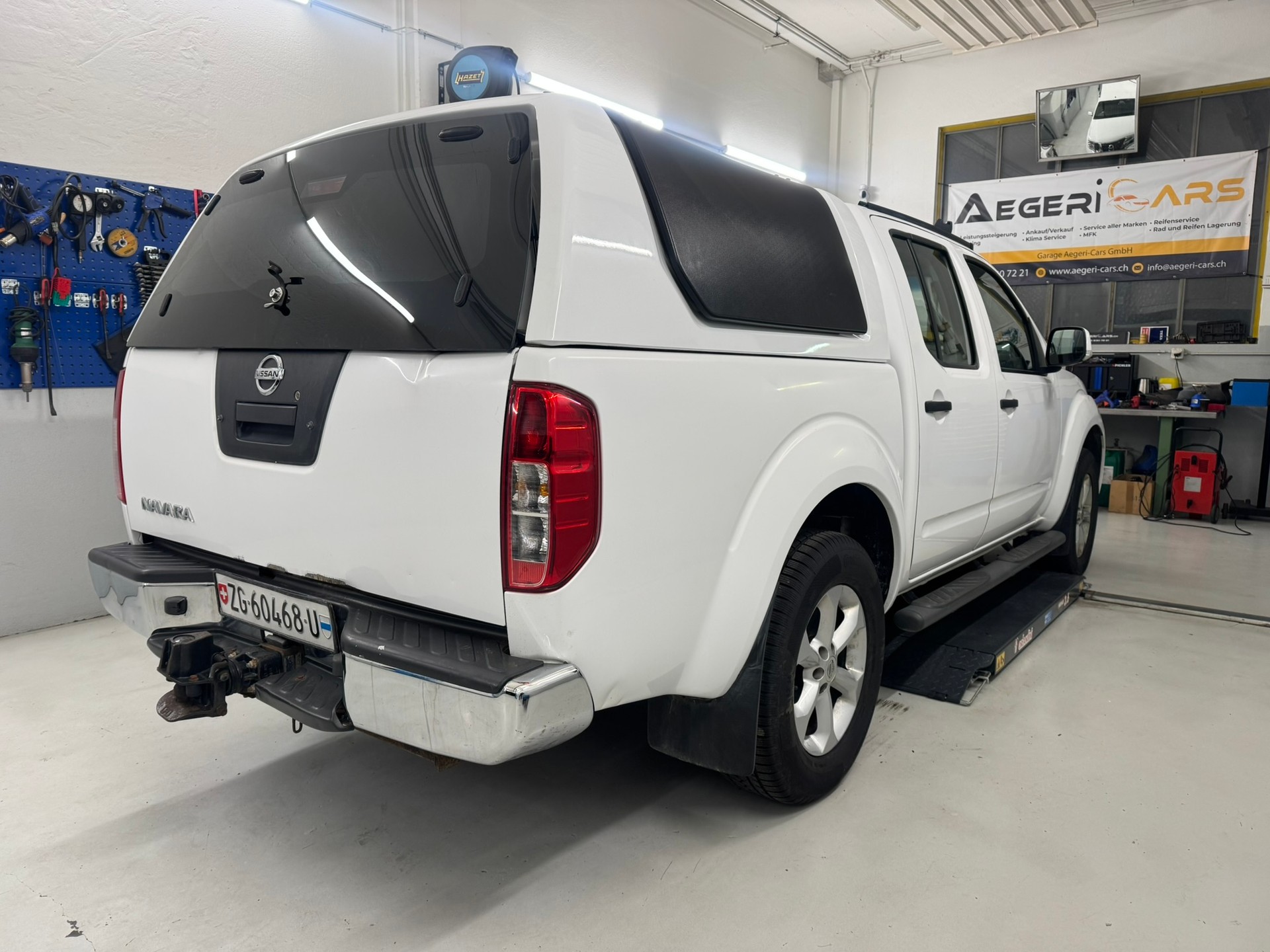 NISSAN Navara Double Cab SE 2.5 dCi 4WD Automat-image-3