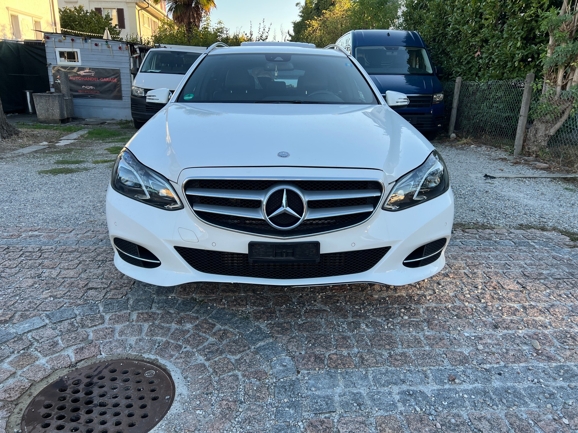 MERCEDES-BENZ E 220 BlueTEC Avantgarde 9G-Tronic-image-4