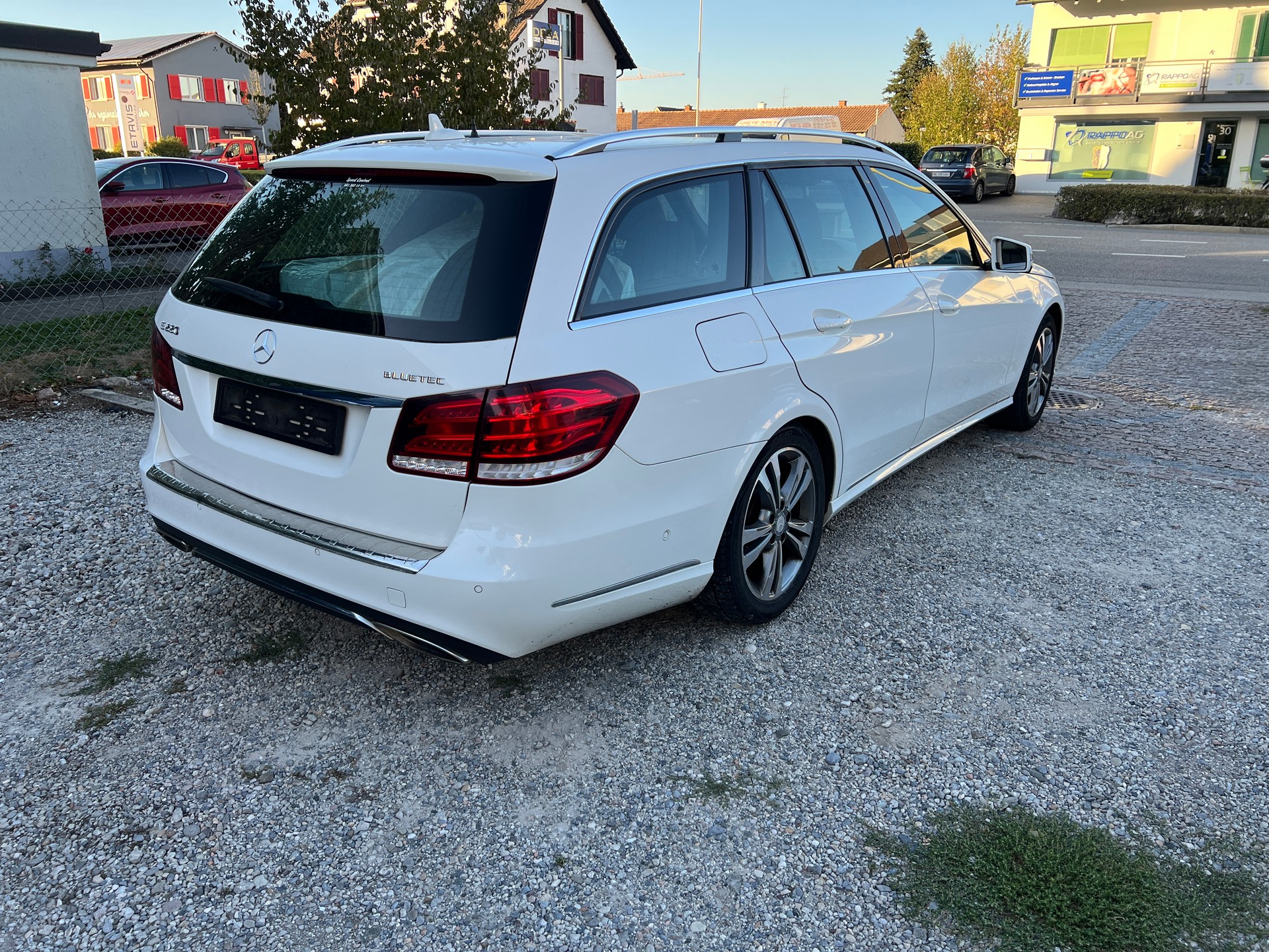 MERCEDES-BENZ E 220 BlueTEC Avantgarde 9G-Tronic-image-3