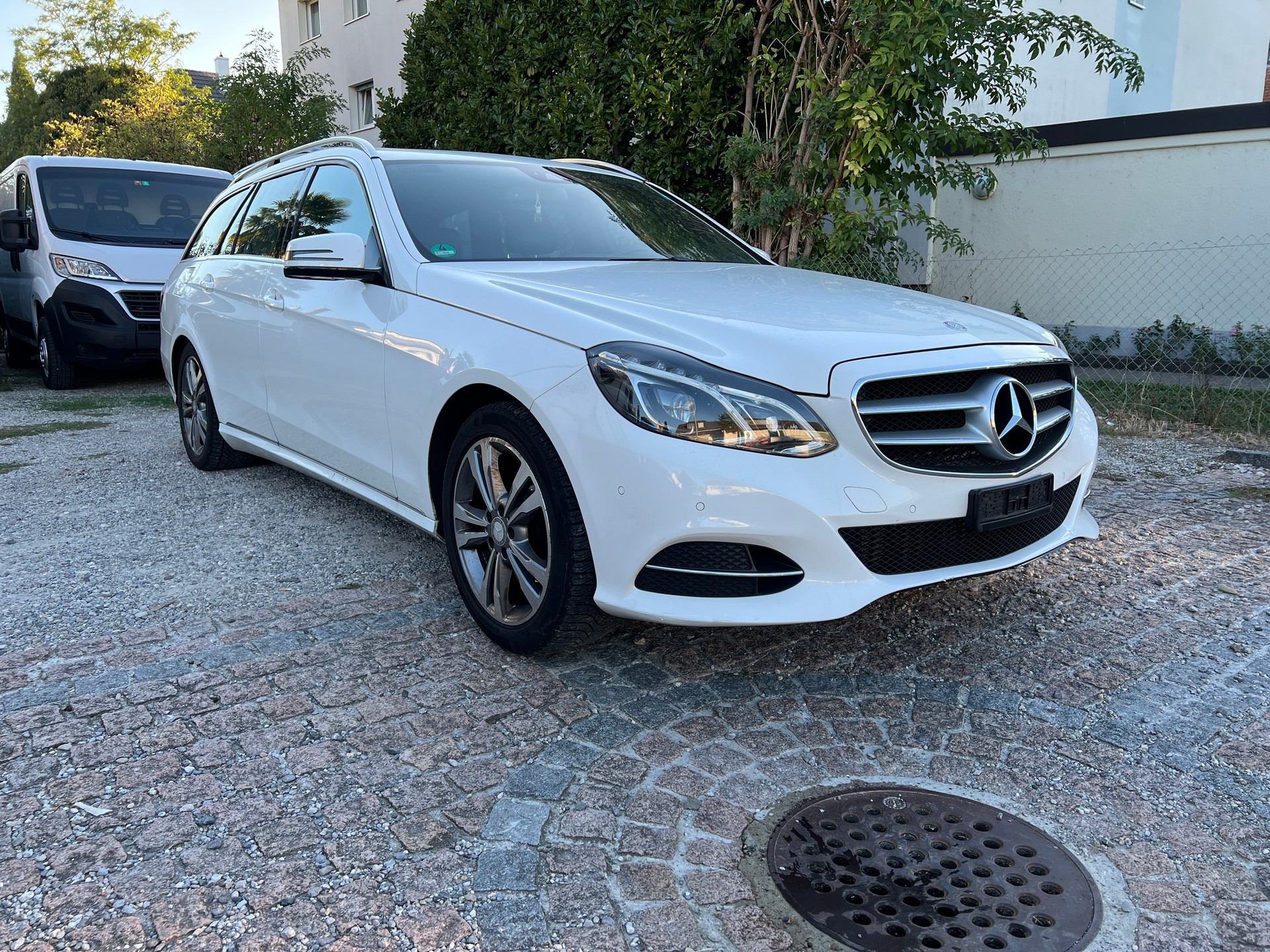 MERCEDES-BENZ E 220 BlueTEC Avantgarde 9G-Tronic-image-0