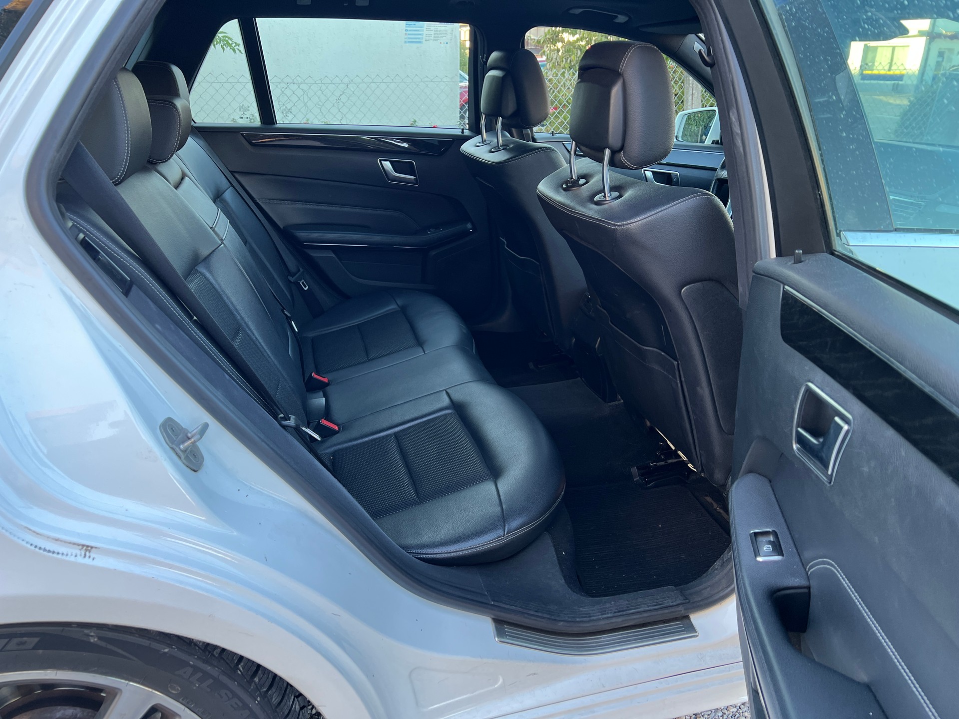 MERCEDES-BENZ E 220 BlueTEC Avantgarde 9G-Tronic-image-11
