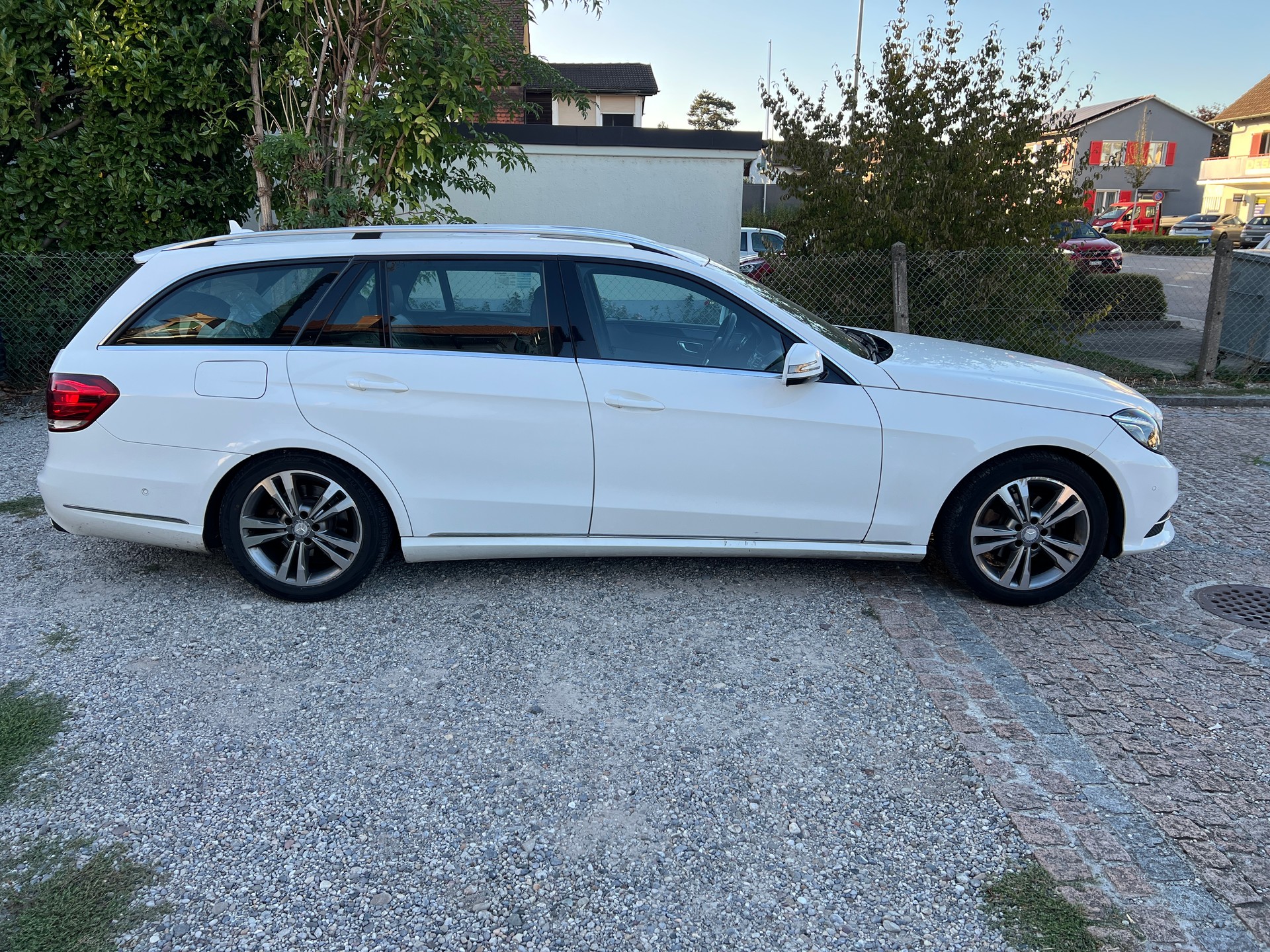 MERCEDES-BENZ E 220 BlueTEC Avantgarde 9G-Tronic-image-7