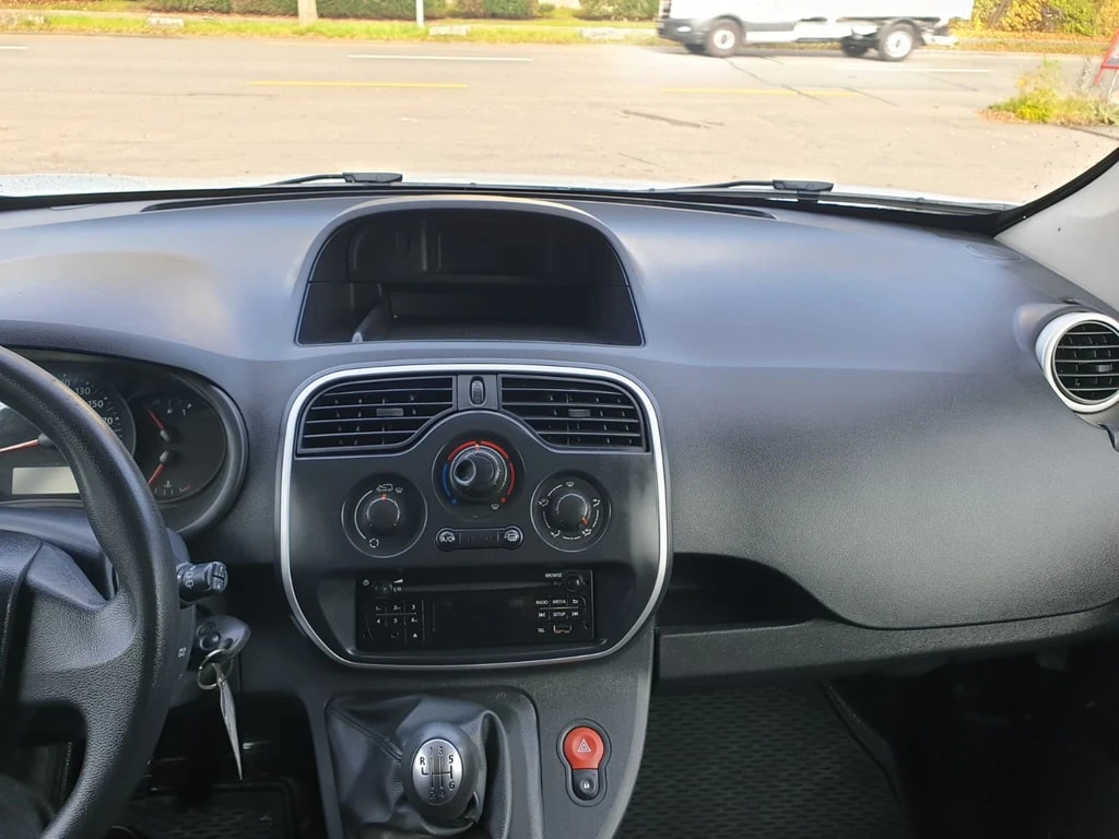 RENAULT Kangoo Medium dCi 95 ENERGY Business ** 3-Plätzer ** Klima ** PDC ** Werkstatt-Einrichtung ** Anh-Kupplung ** LTZ MFK 20.03.2025-image-9