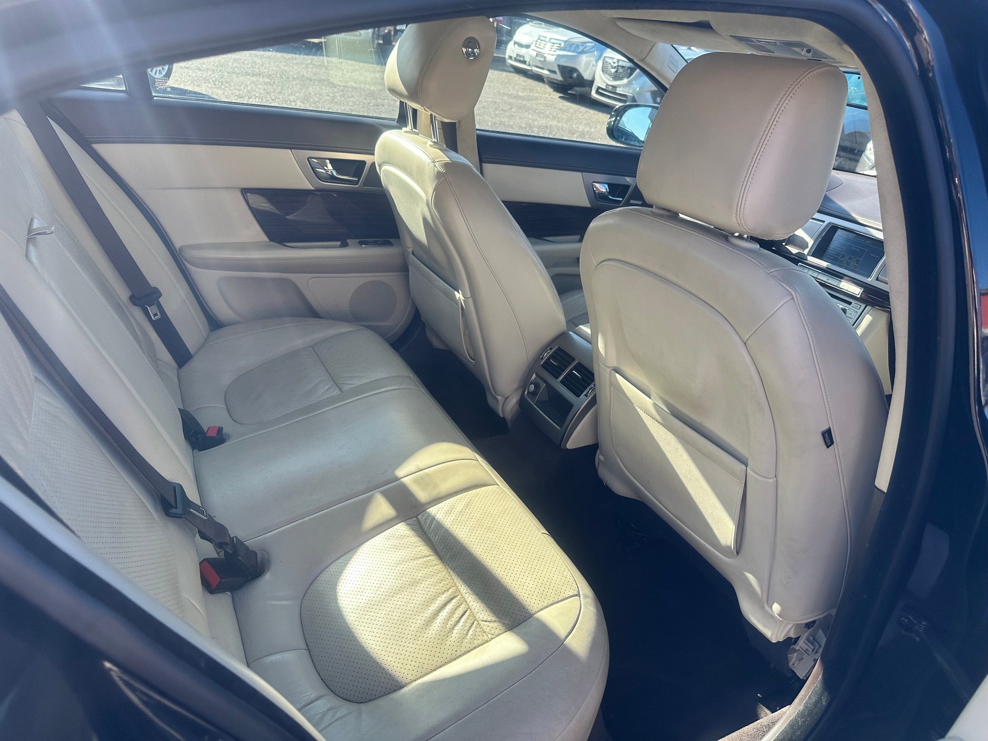JAGUAR XF 3.0d S V6 Premium Luxury-image-15