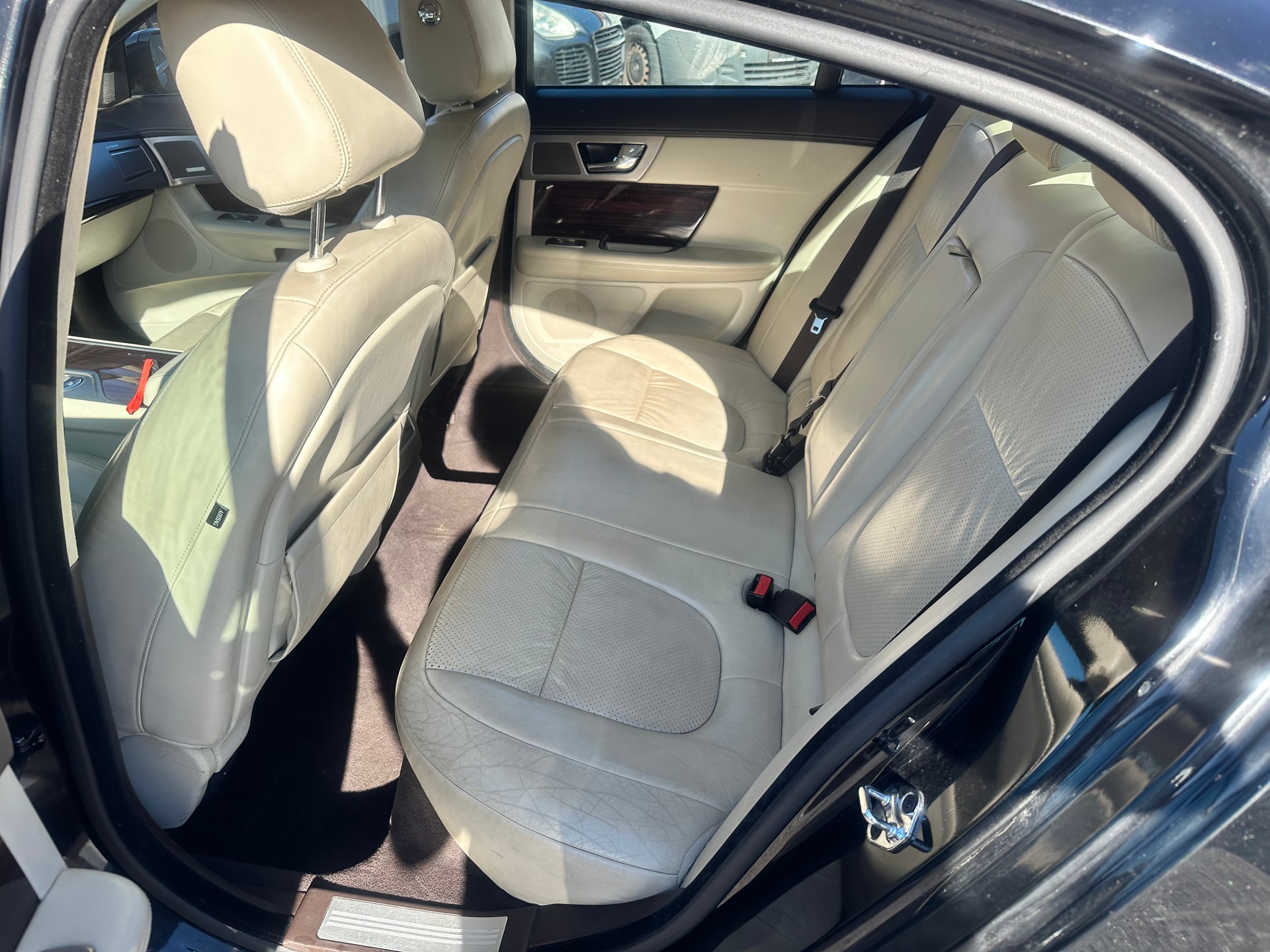 JAGUAR XF 3.0d S V6 Premium Luxury-image-13