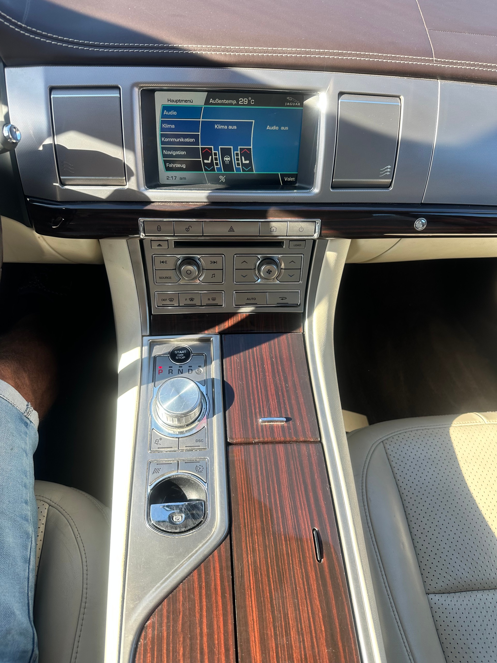 JAGUAR XF 3.0d S V6 Premium Luxury-image-11