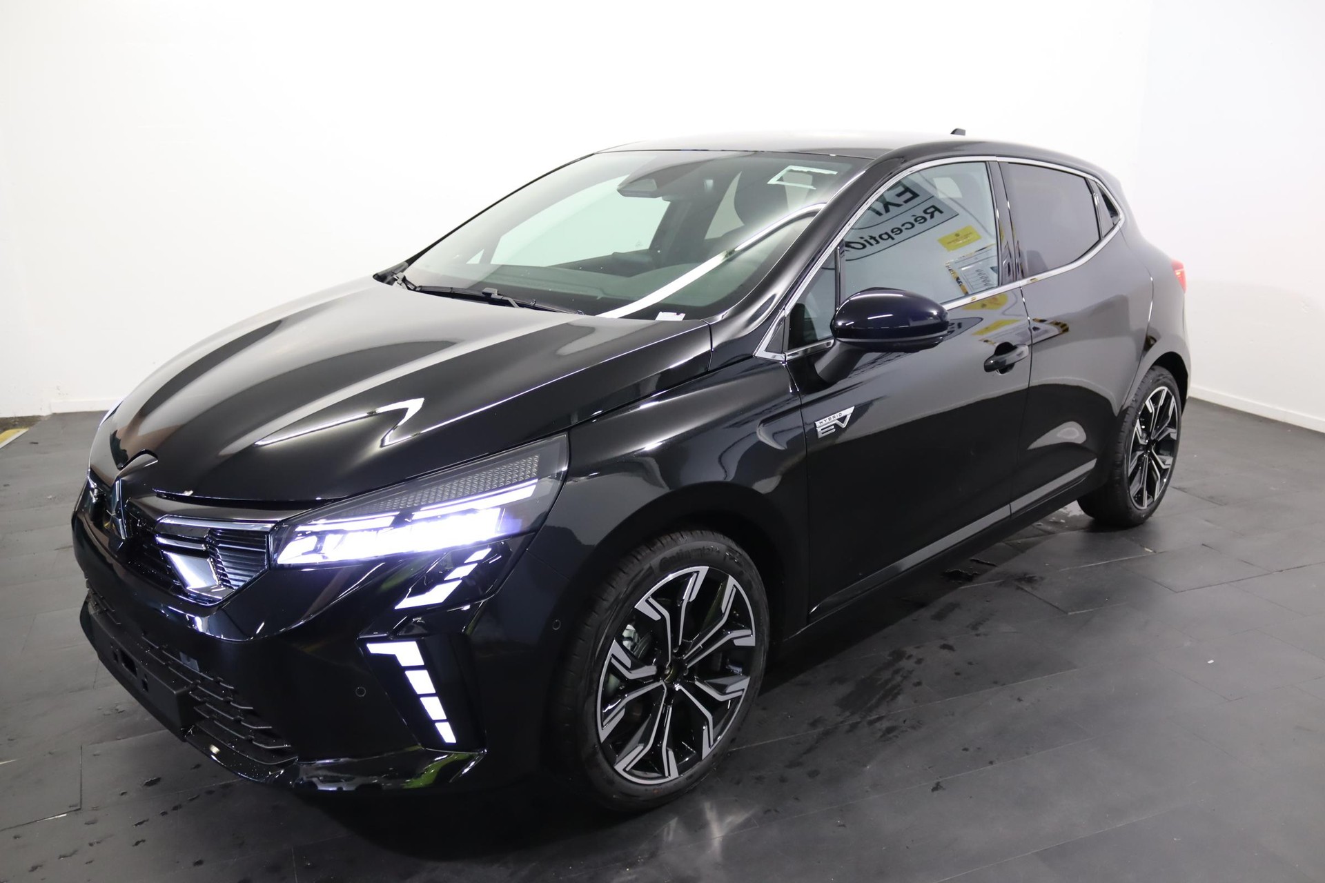 MITSUBISHI Colt 1.6 HEV Invite+-image-0