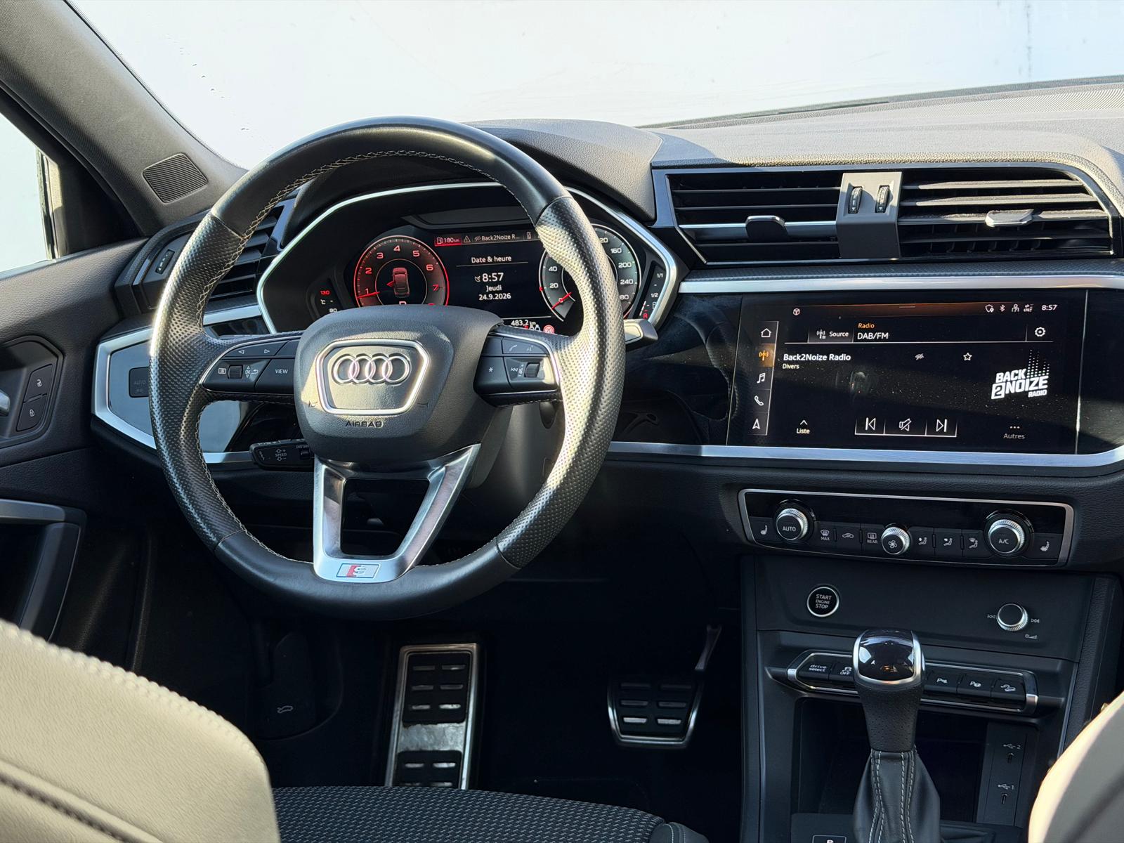AUDI Q3 Sportback 40 TFSI S line quattro S-tronic-image-10