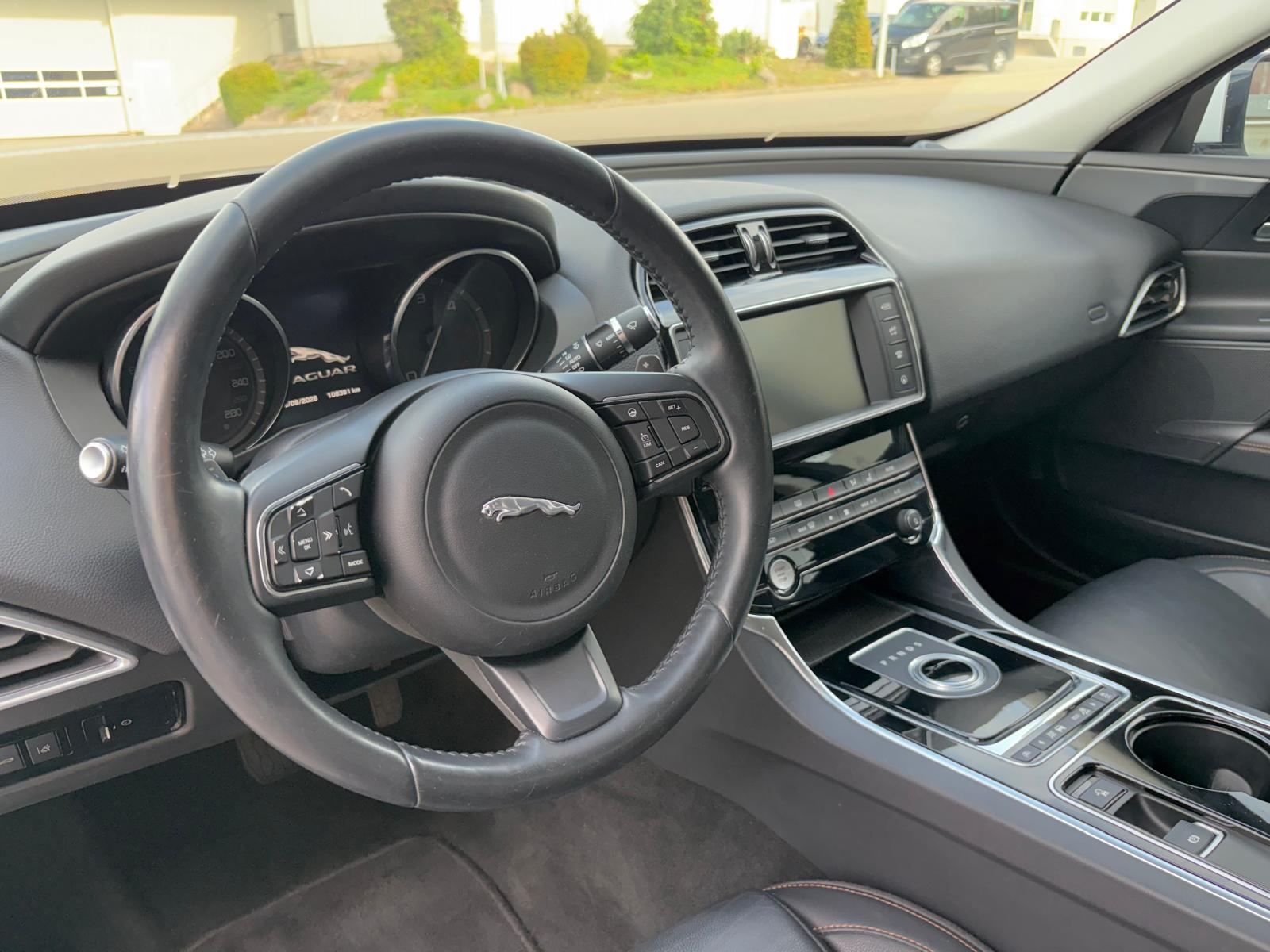 JAGUAR XE E-Performance 20d Prestige Automat MFK 09.2026-image-6