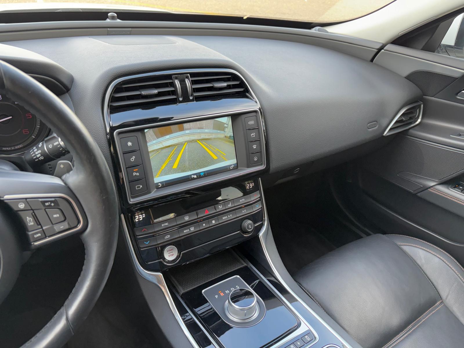 JAGUAR XE E-Performance 20d Prestige Automat MFK 09.2026-image-7