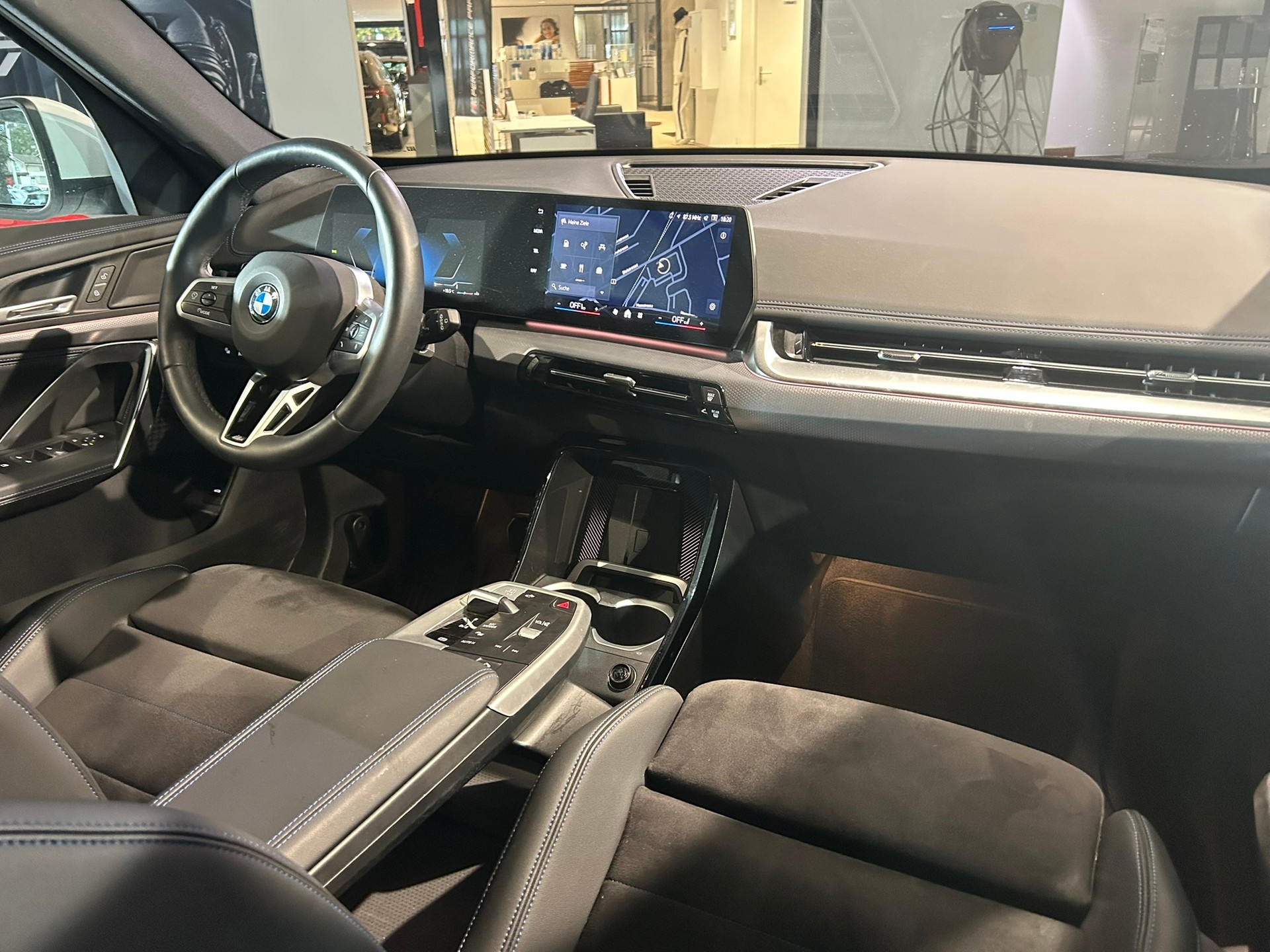 BMW X1 sDrive 20i 48V M Sport-image-21