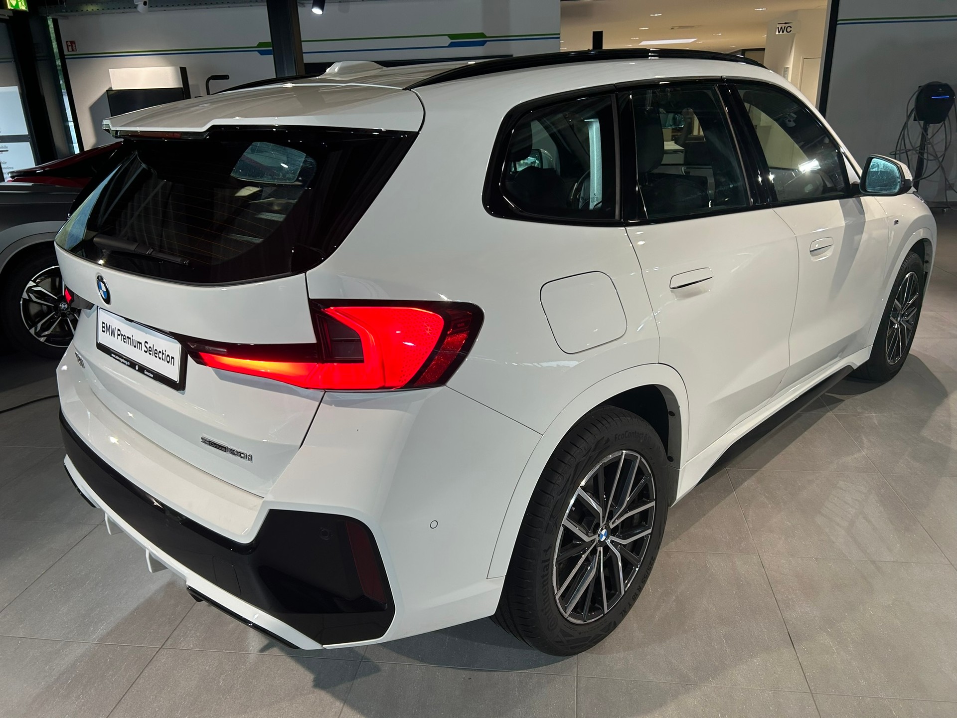 BMW X1 sDrive 20i 48V M Sport-image-12