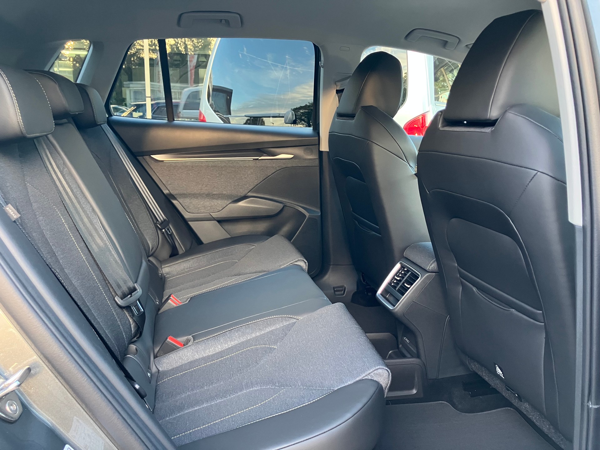 SKODA Elroq 85x Selection 4x4-image-8