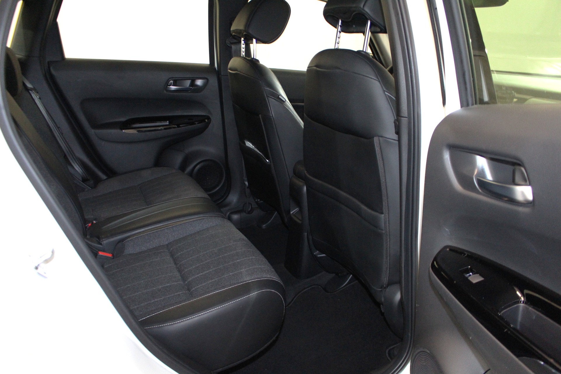 HONDA Jazz 1.5 i-MMD Elegance-image-9