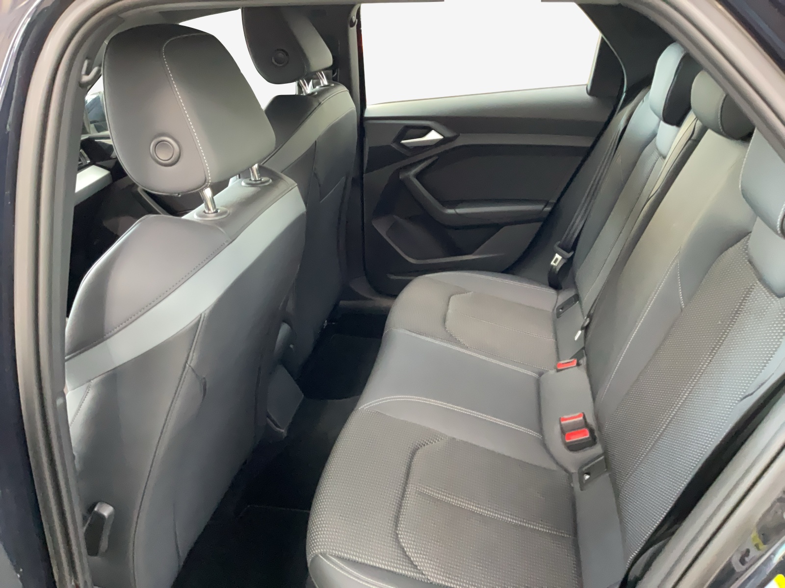 AUDI A1 Sportback 30 TFSI Attraction S-tronic-image-11