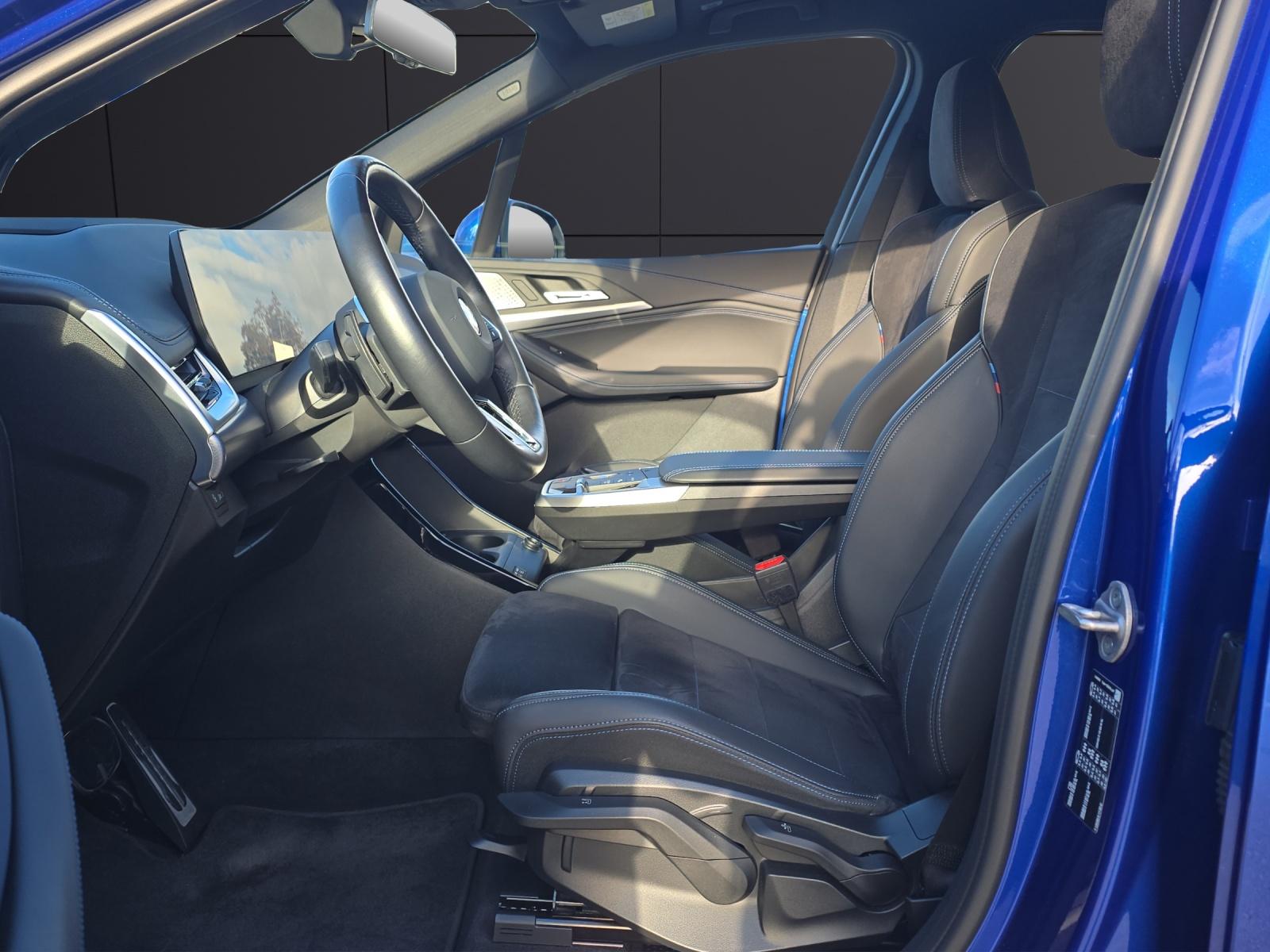 BMW 220i Active Tourer M Sport-image-1