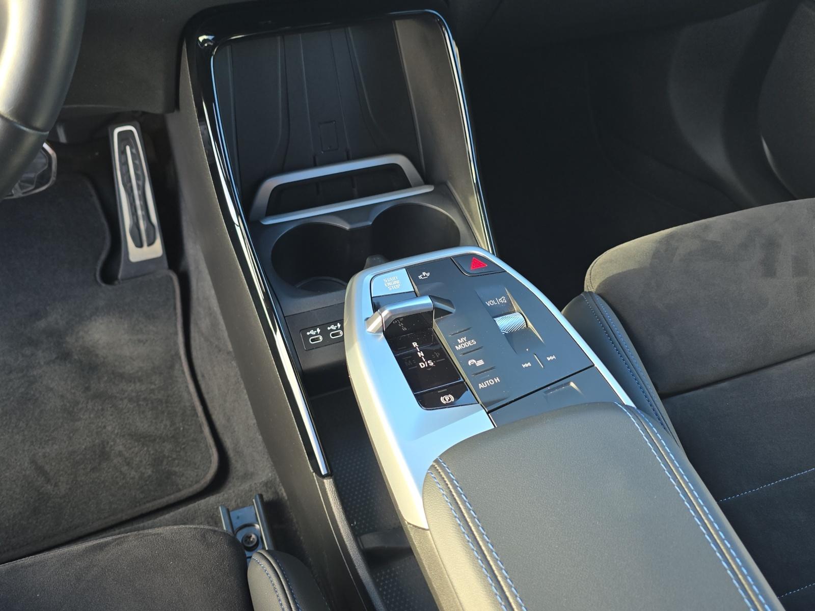 BMW 220i Active Tourer M Sport-image-16