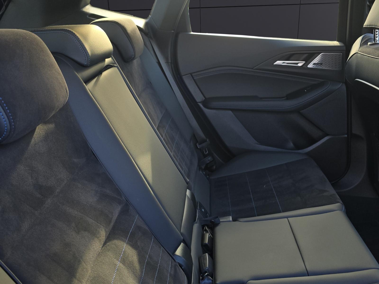 BMW 220i Active Tourer M Sport-image-11