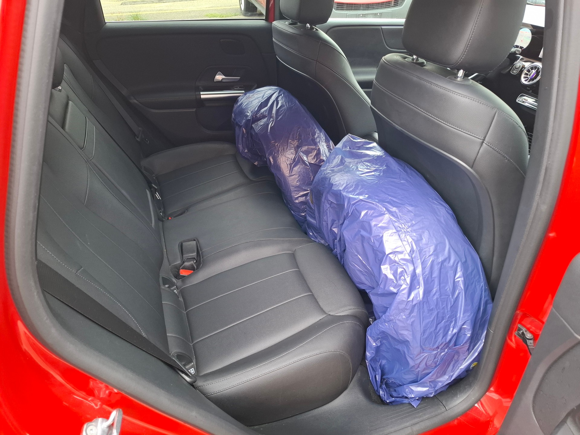 MERCEDES-BENZ B 220 4Matic AMG Line 7G-DCT-image-8