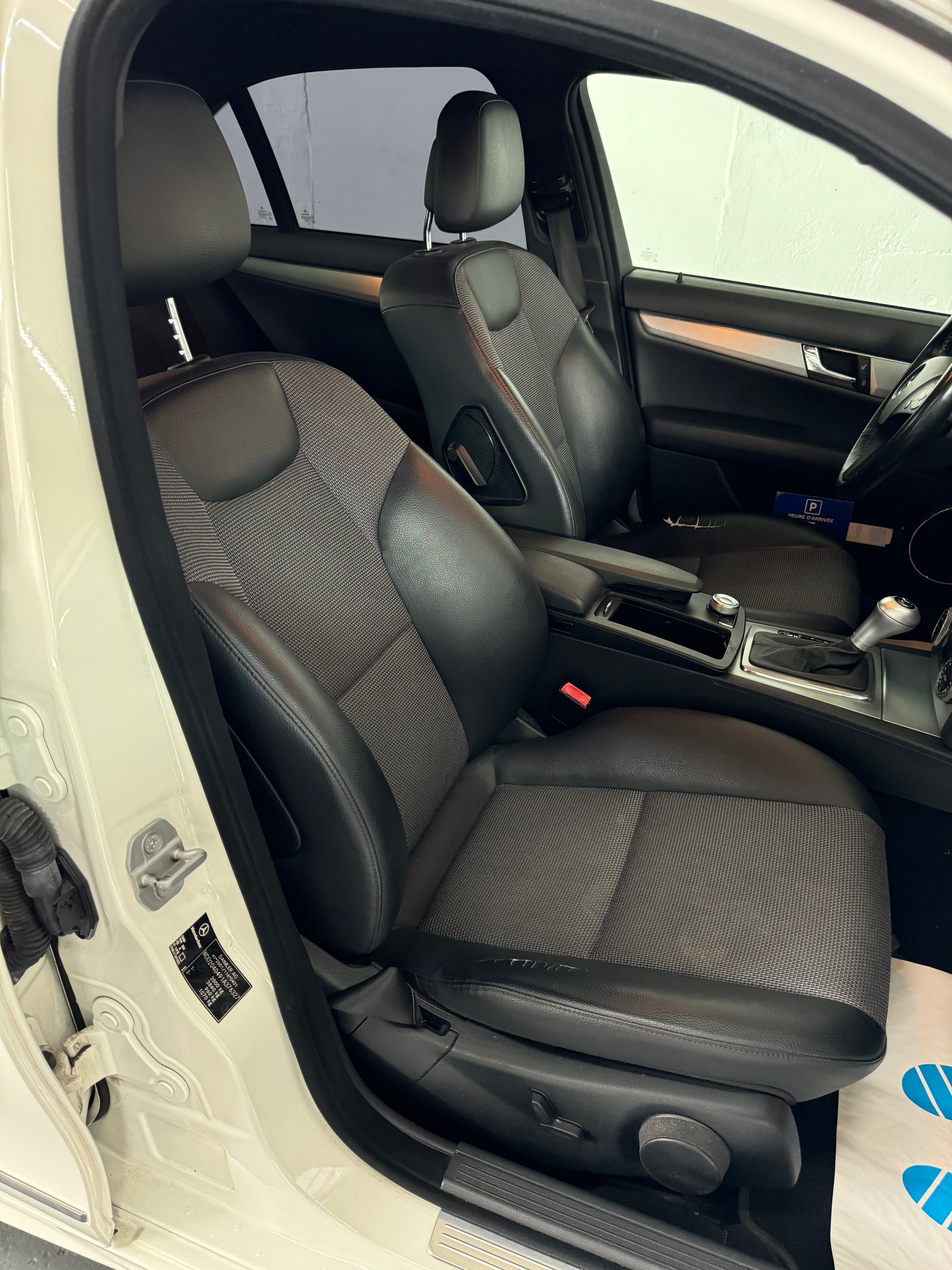 MERCEDES-BENZ C 180 CGI BlueEfficiency My Star Automatic-image-17