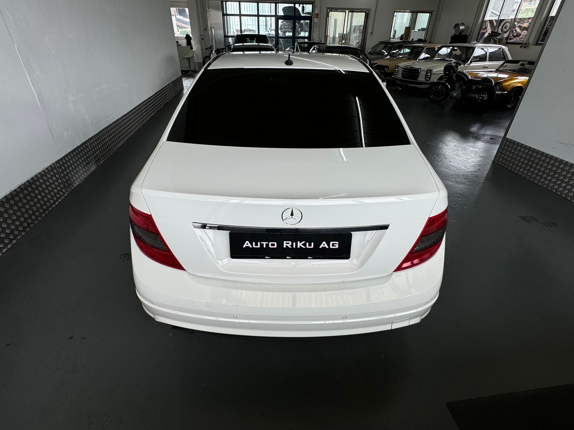 MERCEDES-BENZ C 180 CGI BlueEfficiency My Star Automatic-image-8