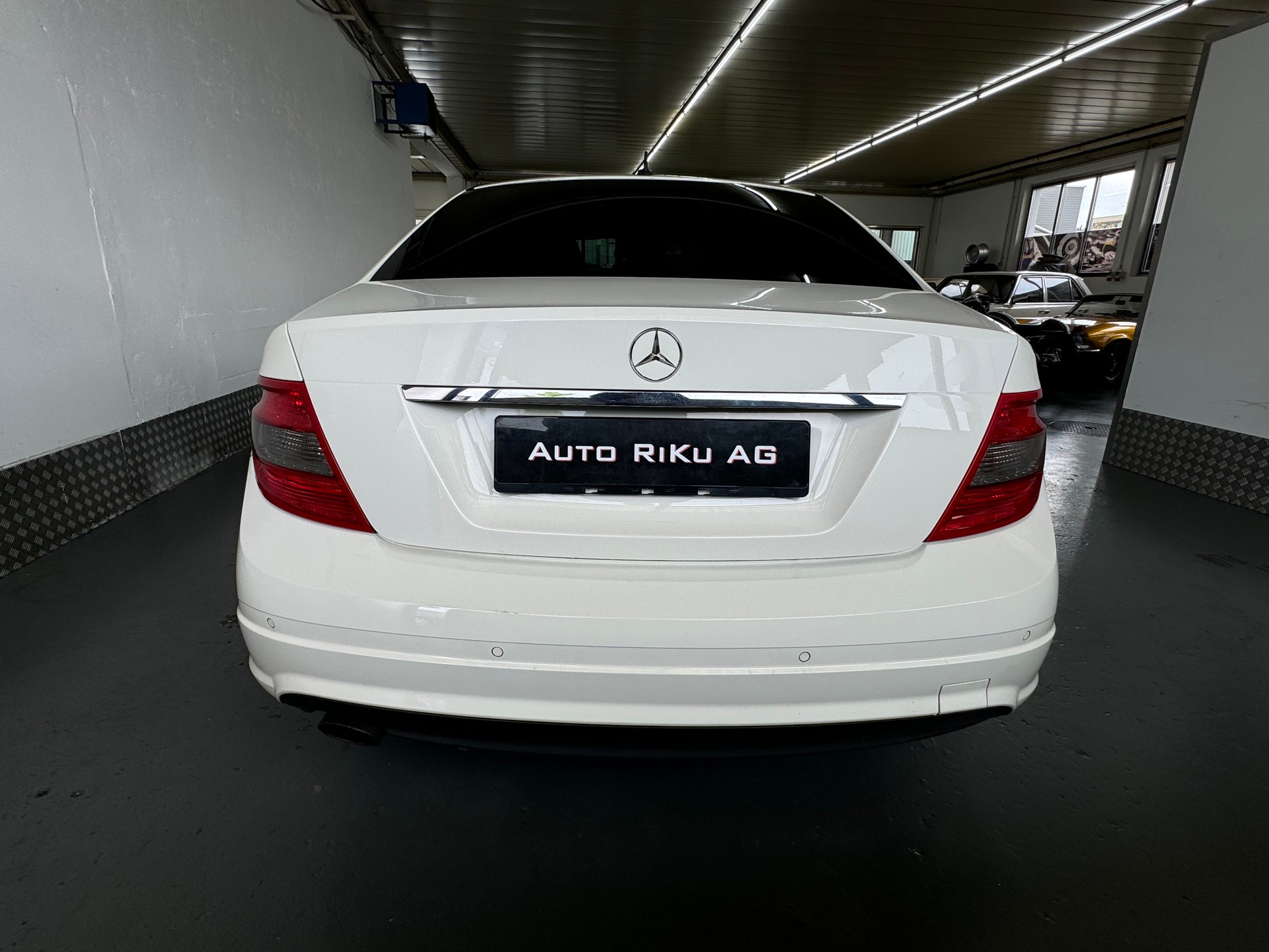 MERCEDES-BENZ C 180 CGI BlueEfficiency My Star Automatic-image-9