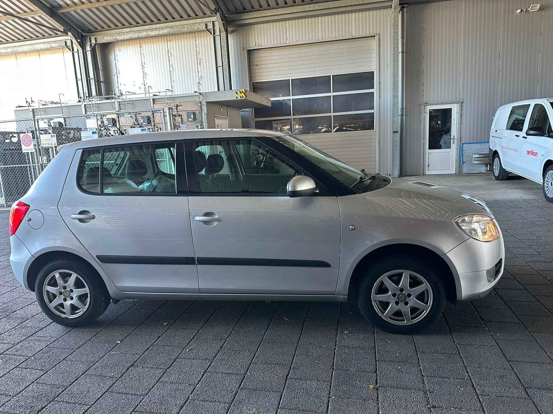 SKODA Fabia 1.6 Elegance Tiptronic-image-3