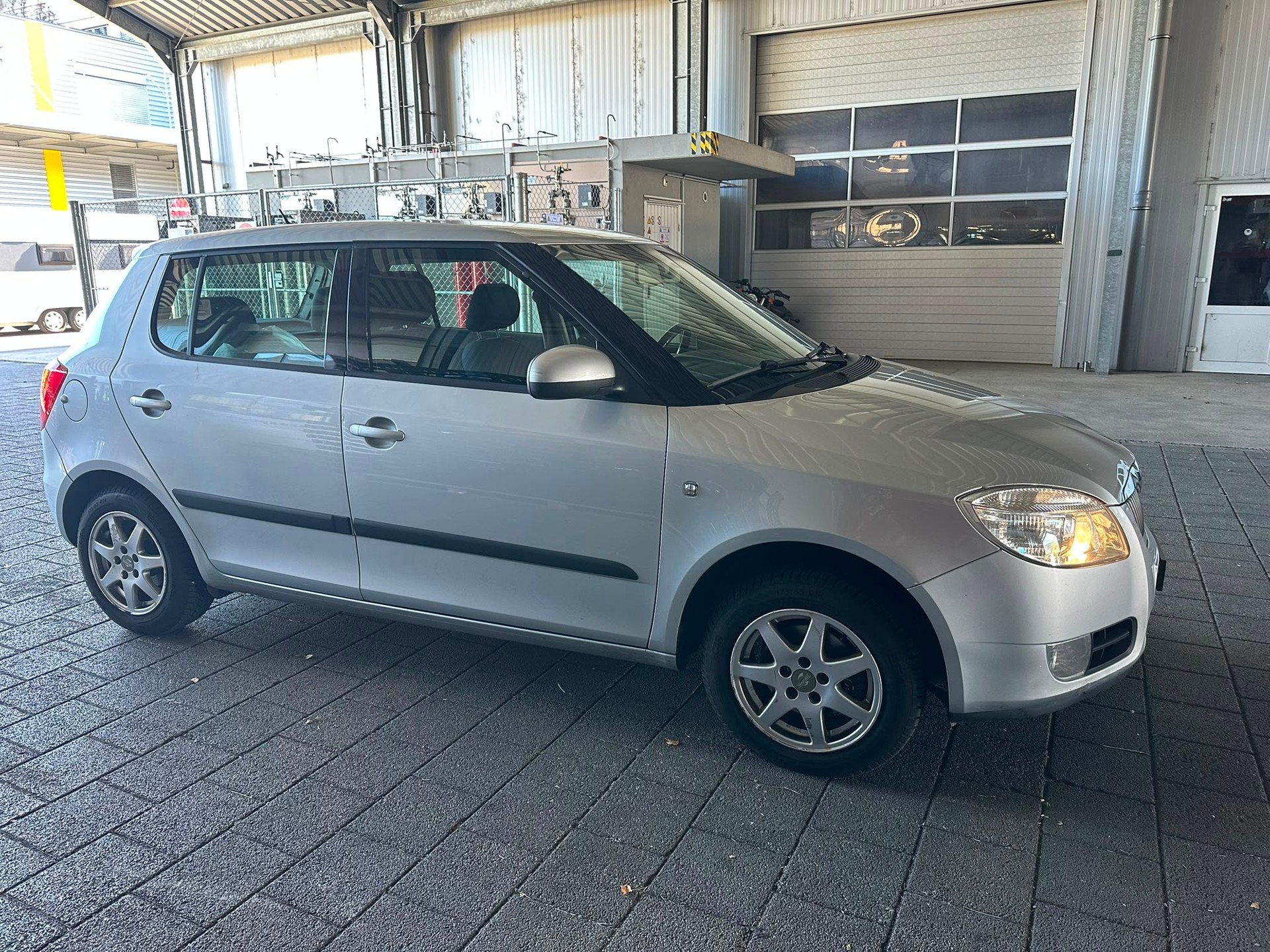 SKODA Fabia 1.6 Elegance Tiptronic-image-5